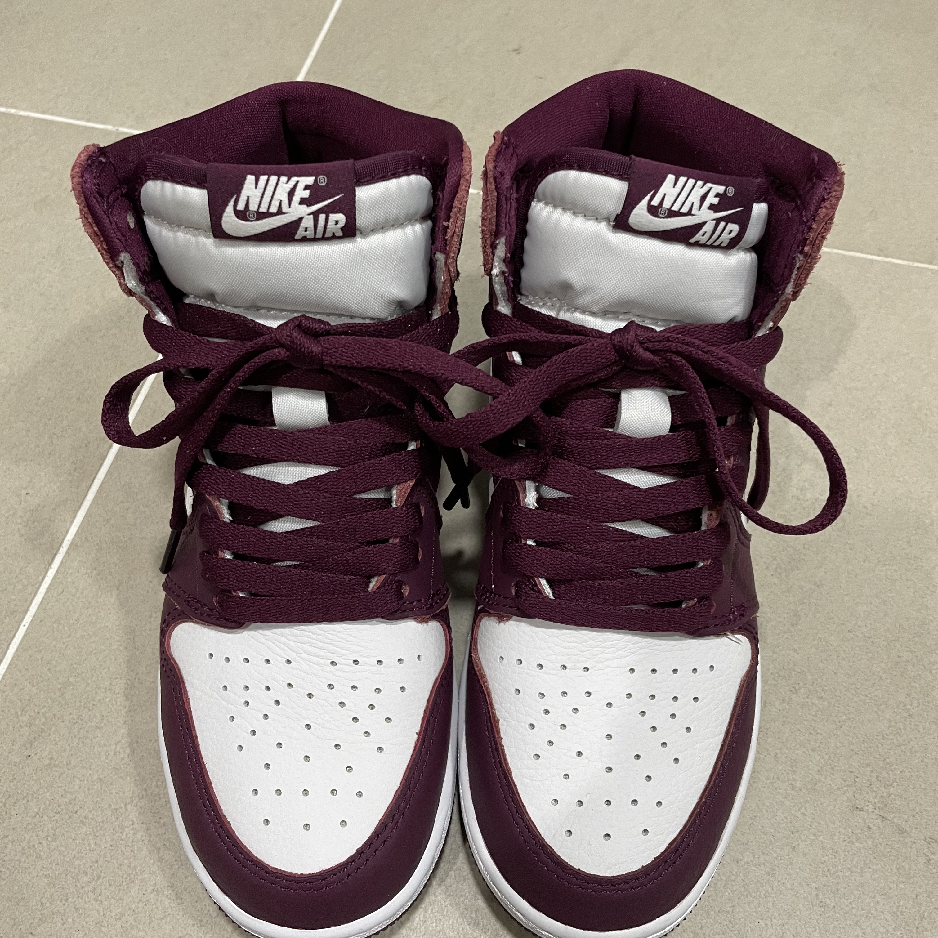 (GS) Jordan 1 Retro High OG Bordeaux 착용 스타일 - 1