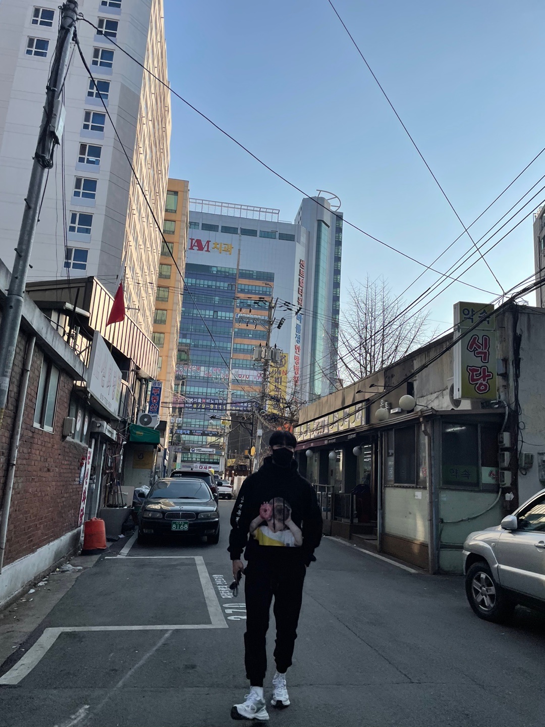 Axel Arigato Marathon Runner White Silver 착용 스타일 - 1