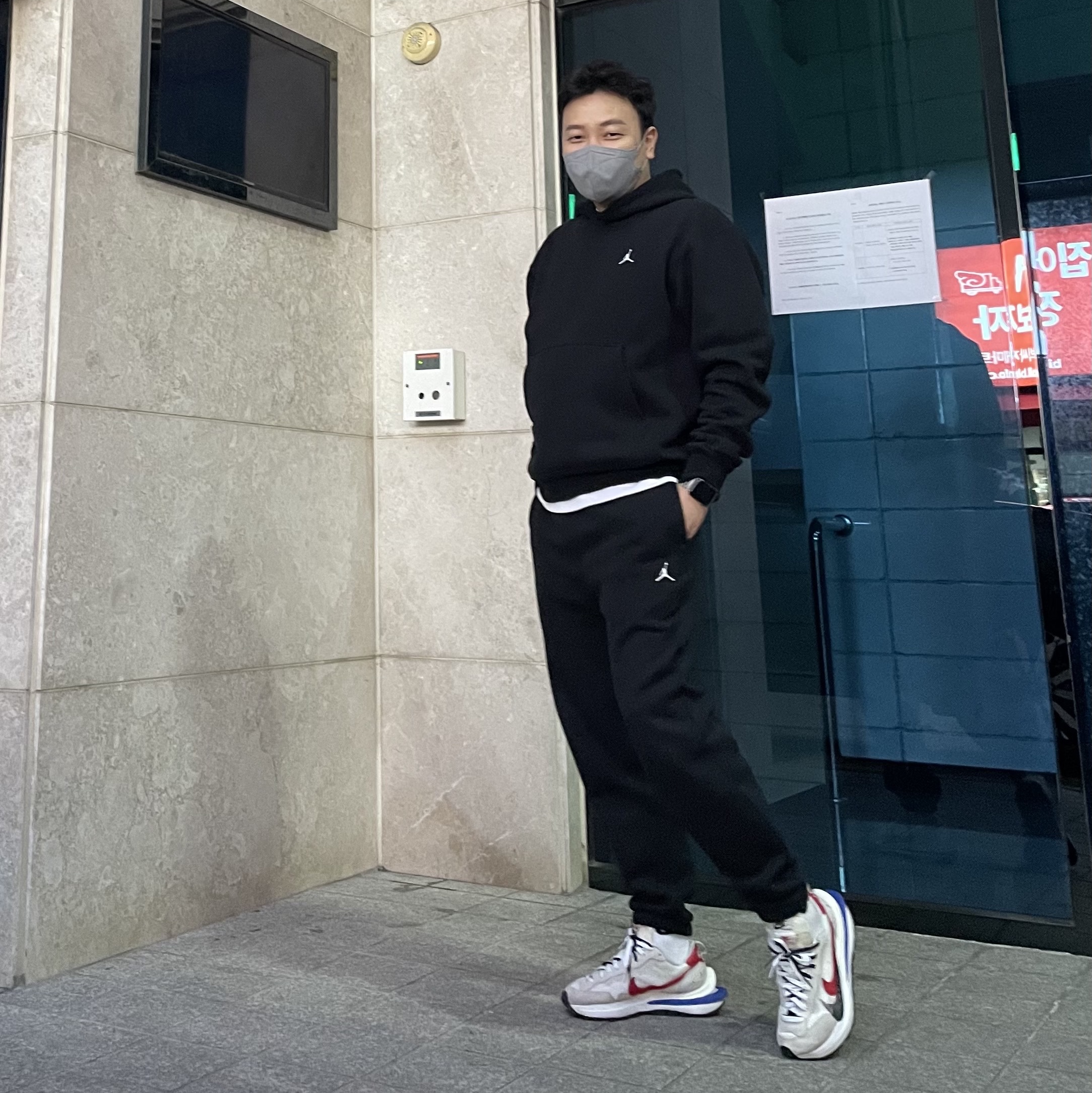 Nike x Sacai VaporWaffle Royal Fuchsia 착용 스타일