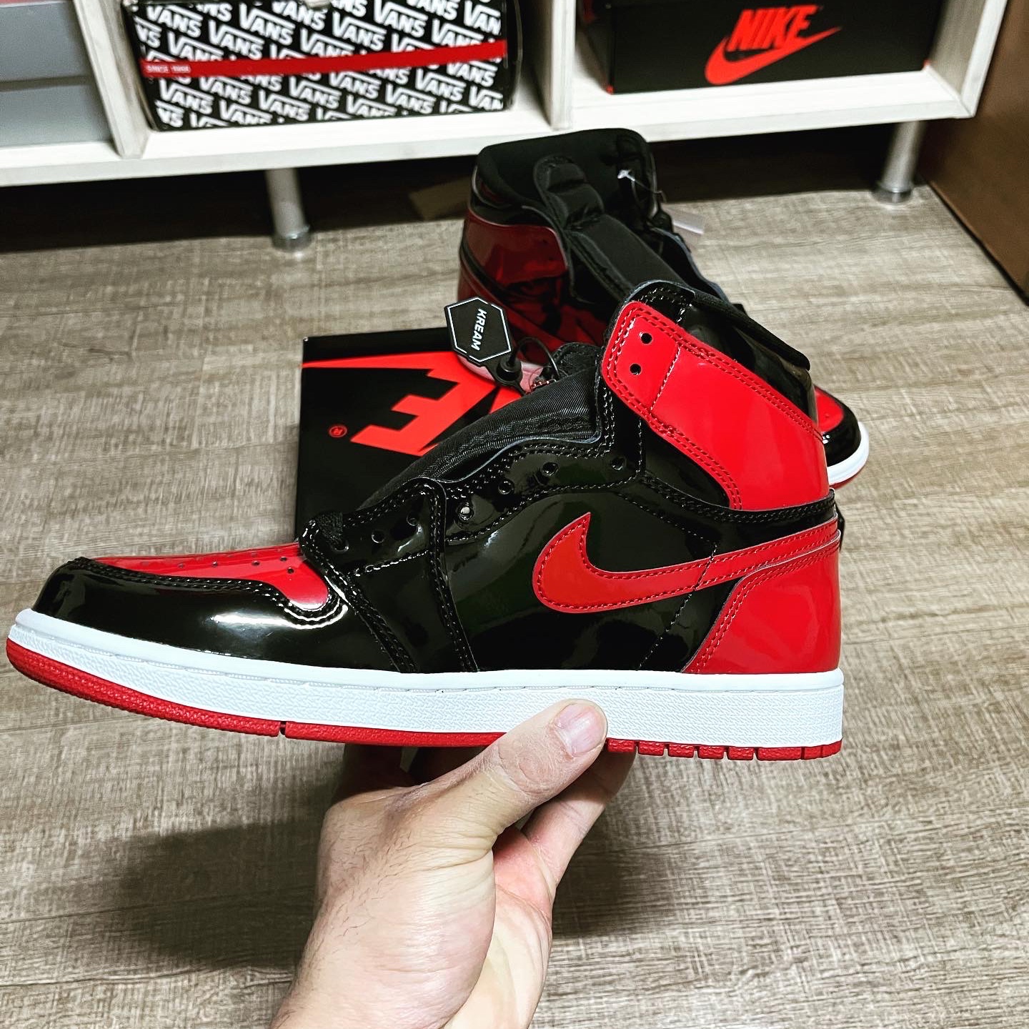 Jordan 1 Retro High OG Patent Bred 착용 스타일 - 3