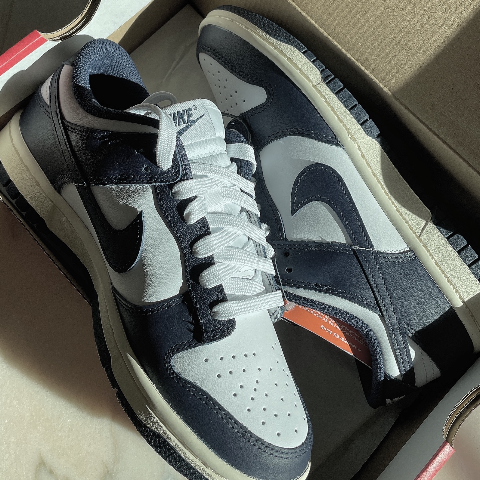 (W) Nike Dunk Low Vintage Midnight Navy 착용 스타일 - 3