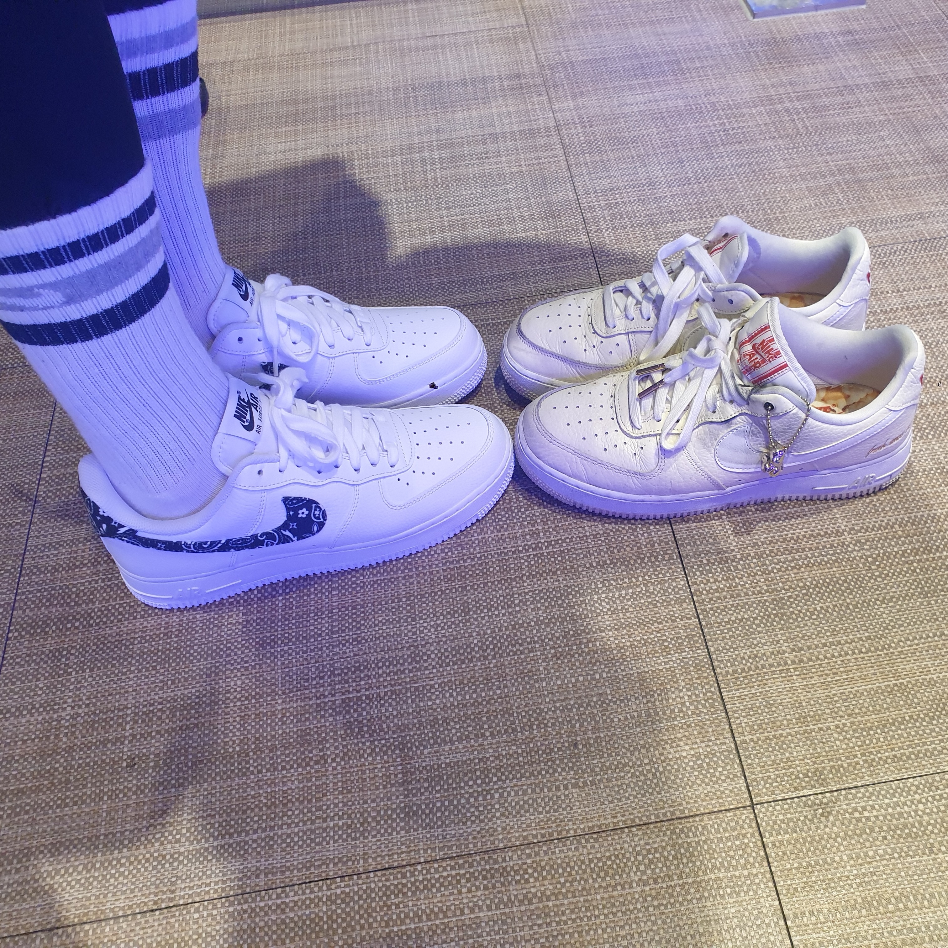 (W) Nike Air Force 1 '07 Essential Paisley Swoosh White Black, The North Face Nuptse Down Jacket Black 착용 스타일 - 2