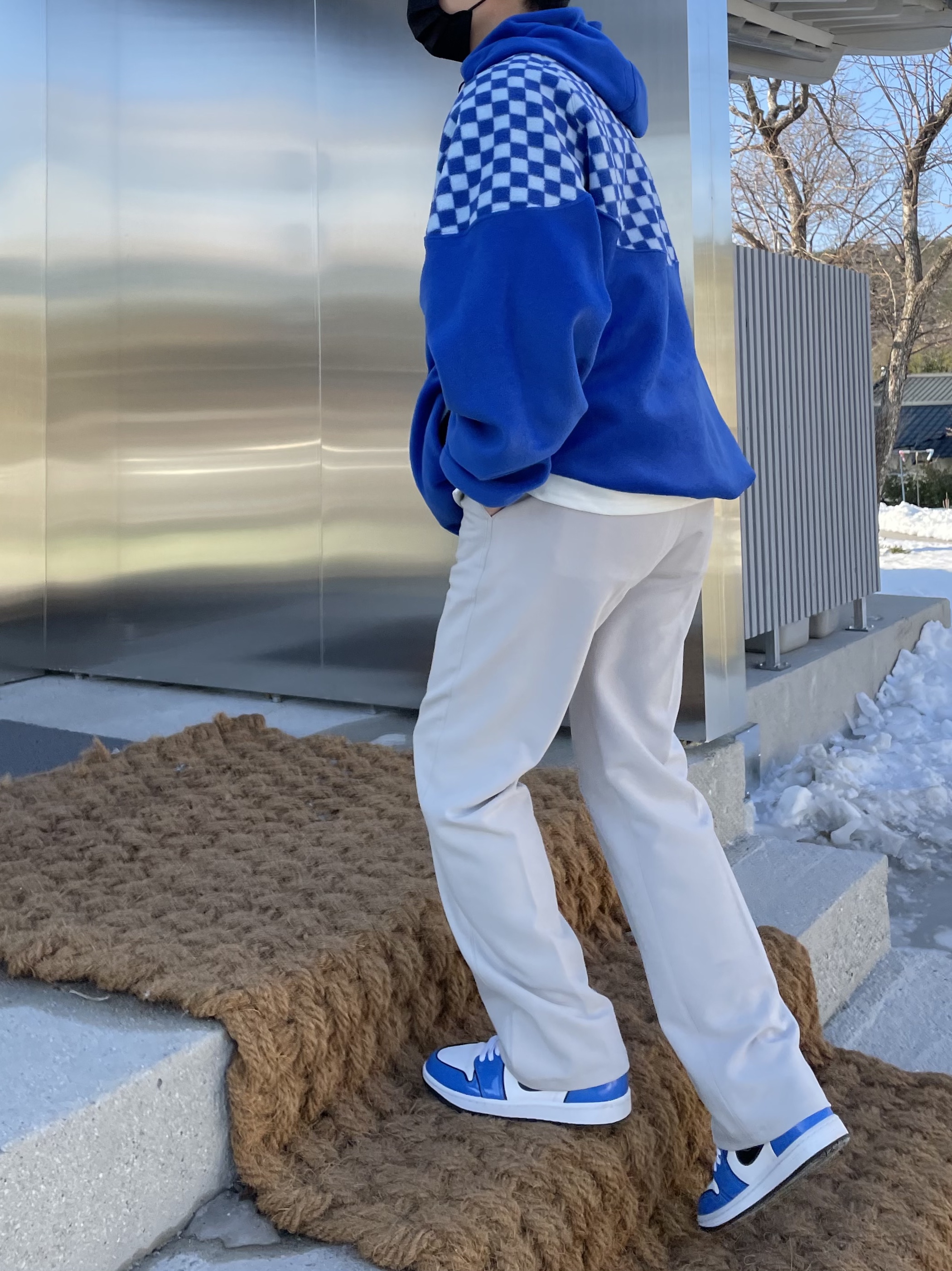 Jordan 1 Mid SE Signal Blue 착용 스타일 - 3