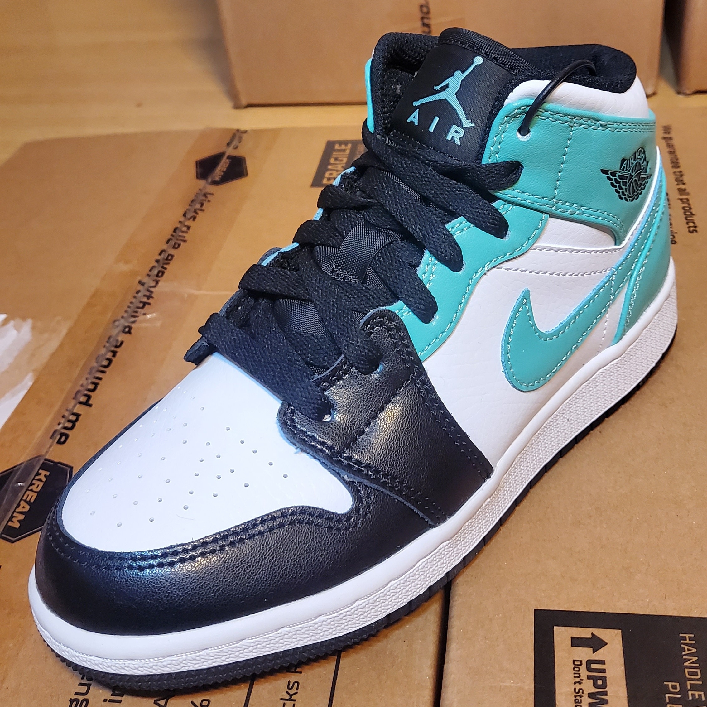 (GS) Jordan 1 Mid Tropical Twist 착용 스타일
