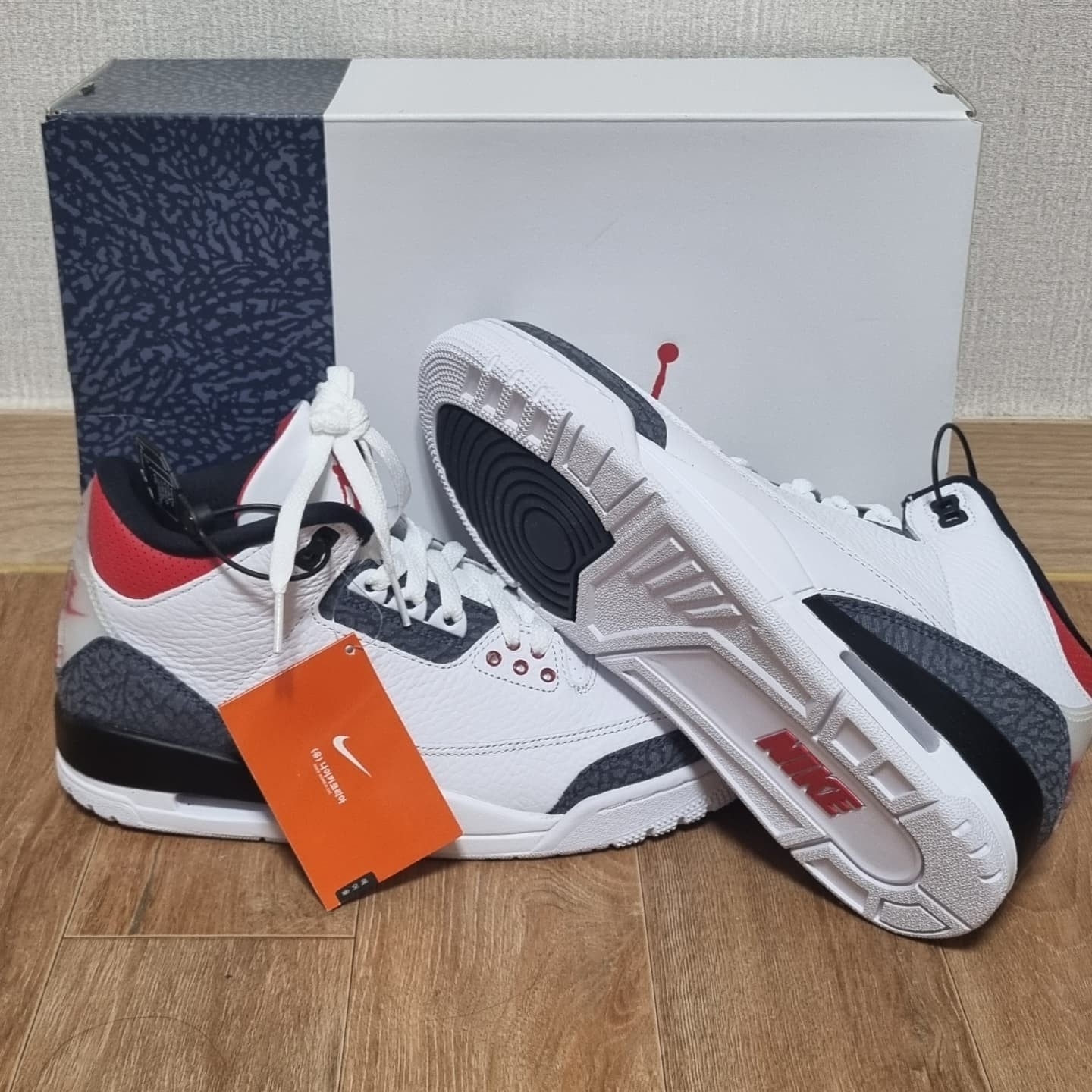 Jordan 3 Retro SE Denim Fire Red 착용 스타일 - 2