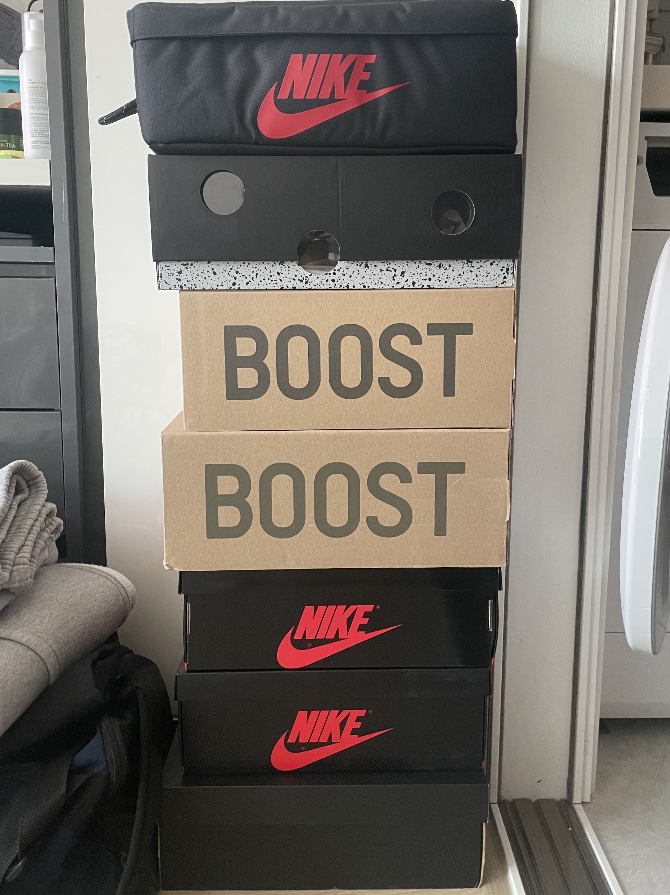 Jordan 5 x Off-White Retro SP Black Muslin, Adidas Yeezy Boost 350 V2 Static - Non-Reflective 2018 착용 스타일 - 1