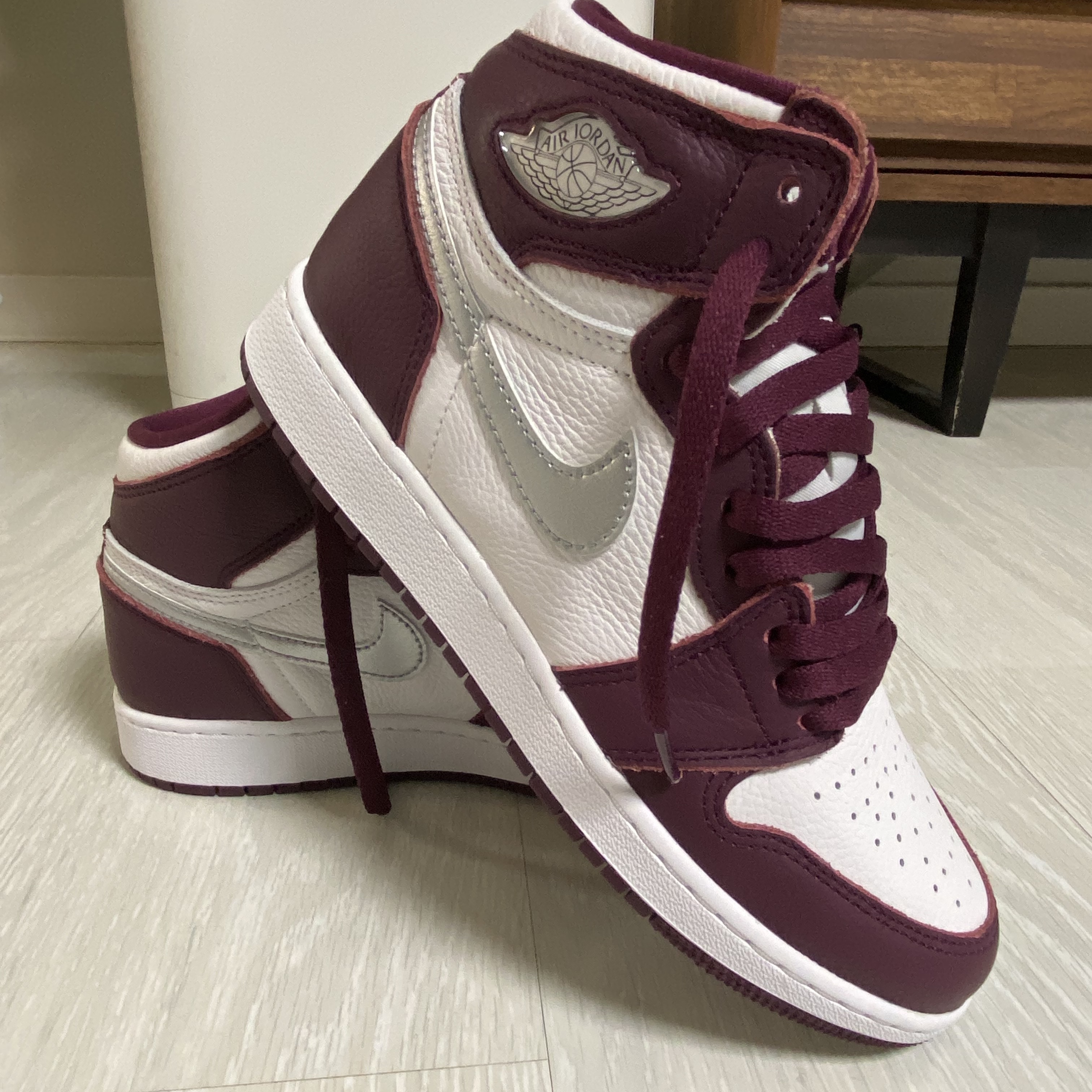 (GS) Jordan 1 Retro High OG Bordeaux 착용 스타일