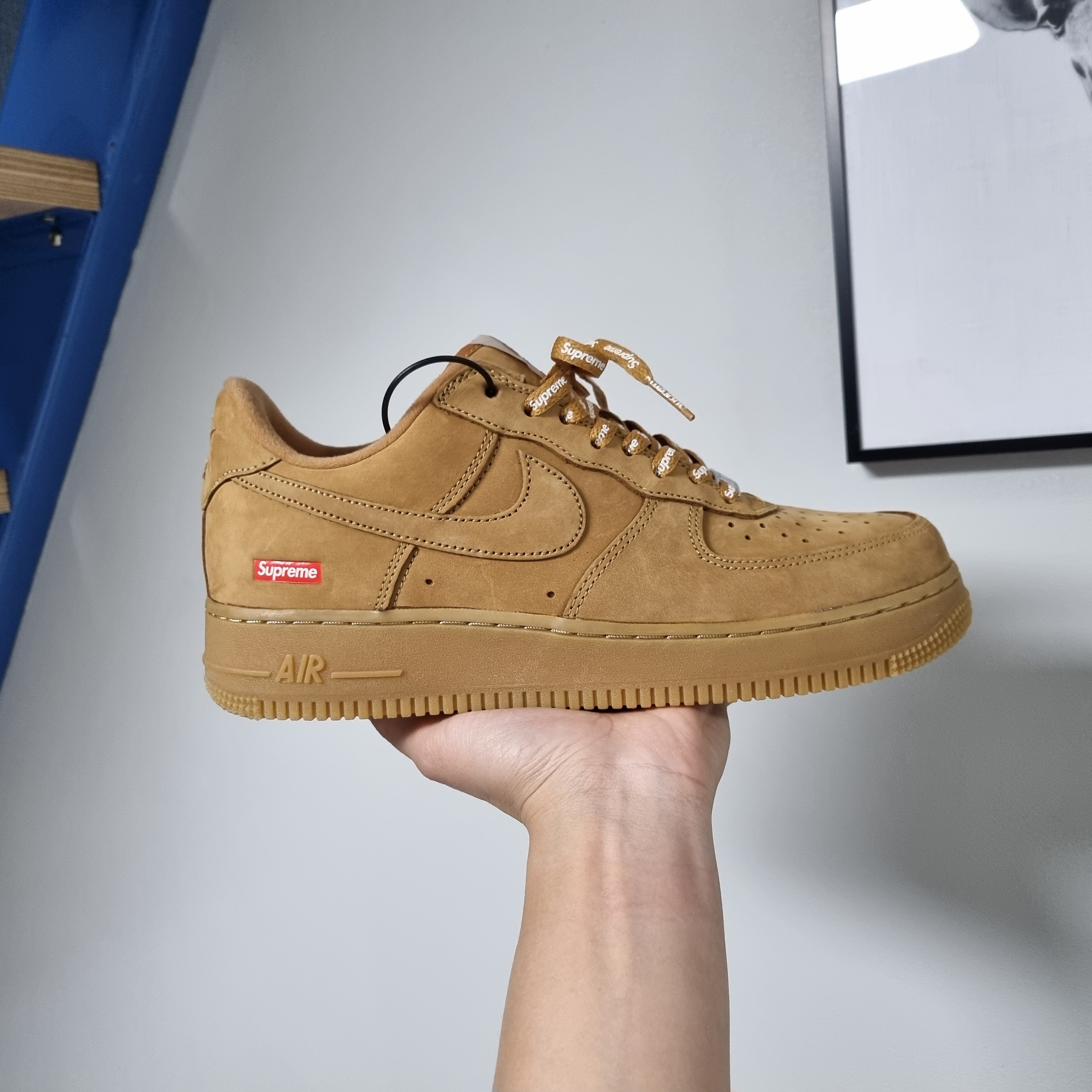 Nike x Supreme Air Force 1 Low Flax 착용 스타일 - 3