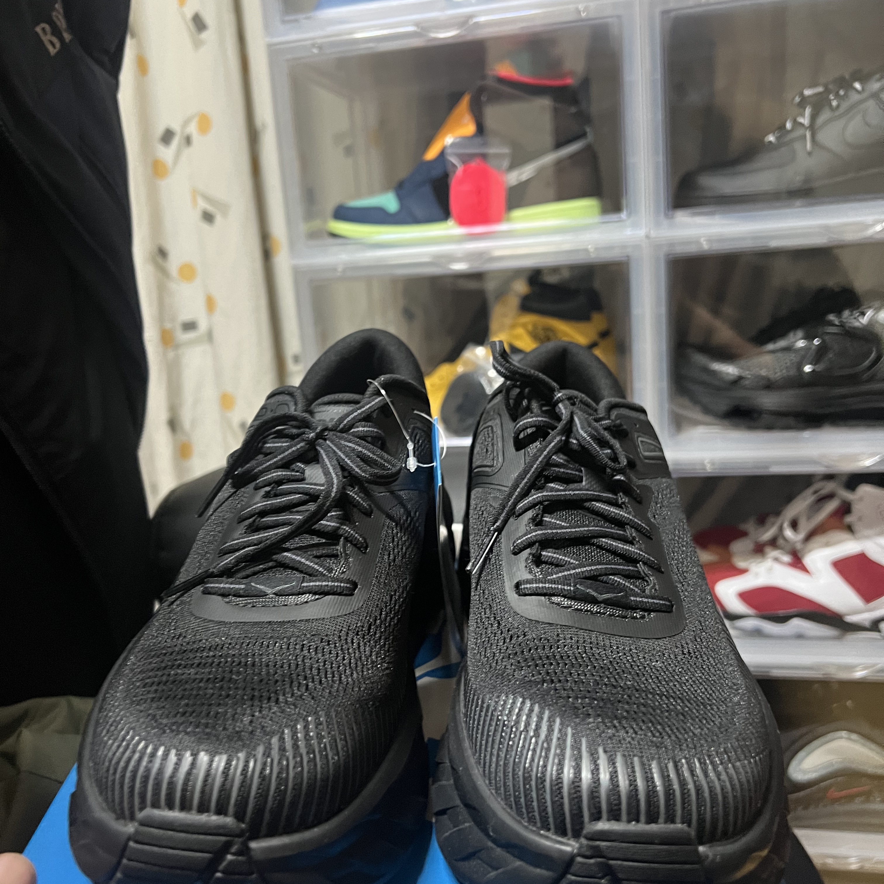 Hoka Bondi 7 Black 착용 스타일 - 2
