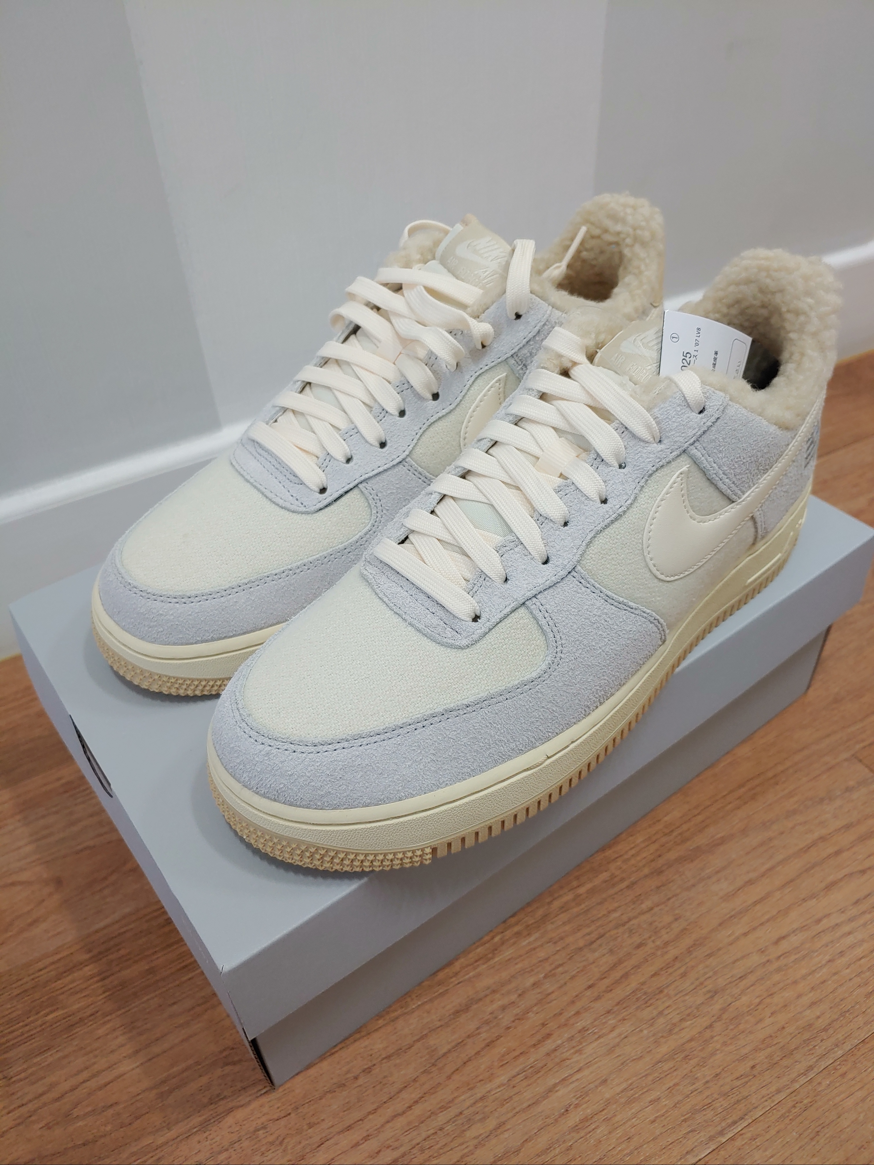(W) Nike Air Force 1 '07 LV8 Photon Dust Cashmere 착용 스타일 - 1