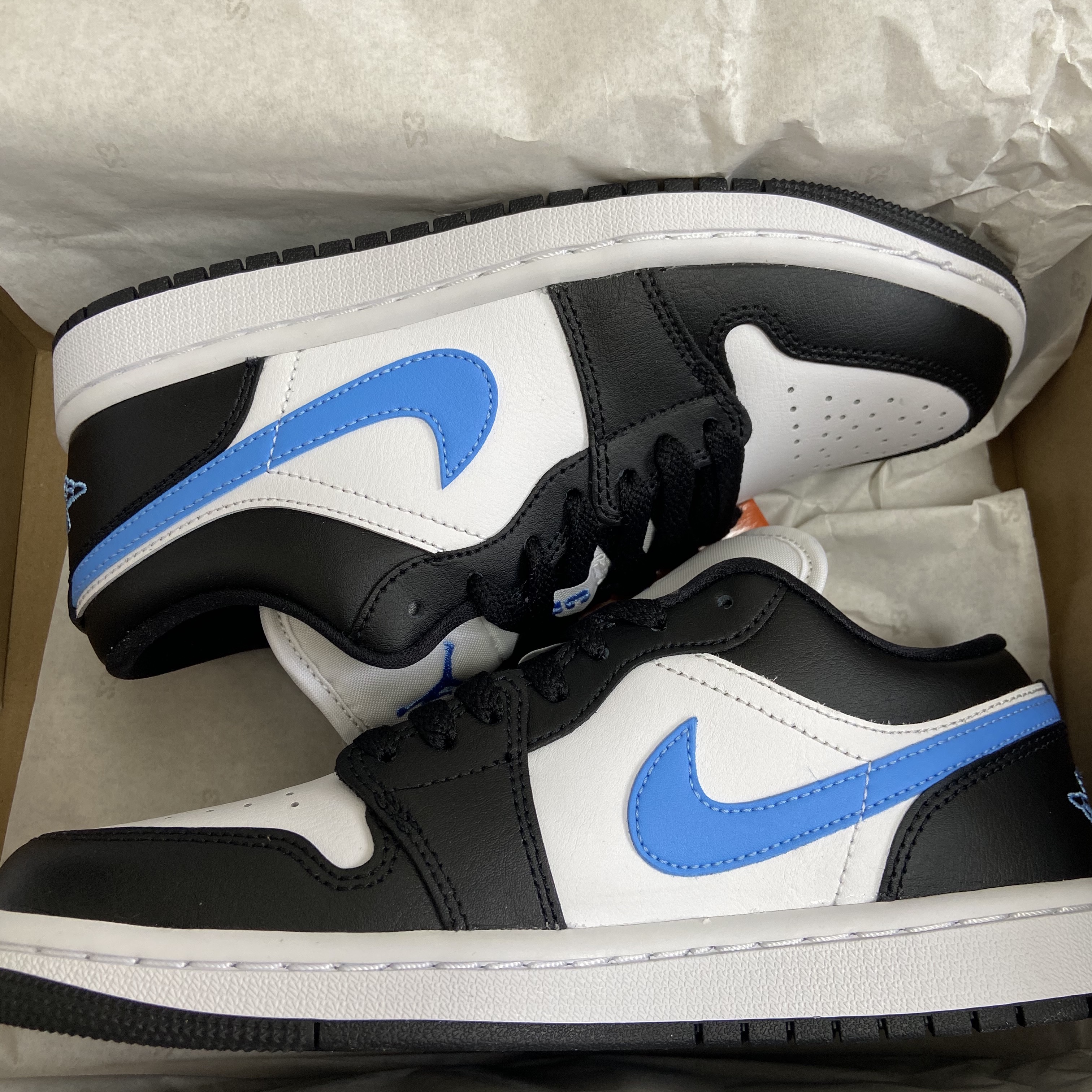 (W) Jordan 1 Low Black University Blue 착용 스타일