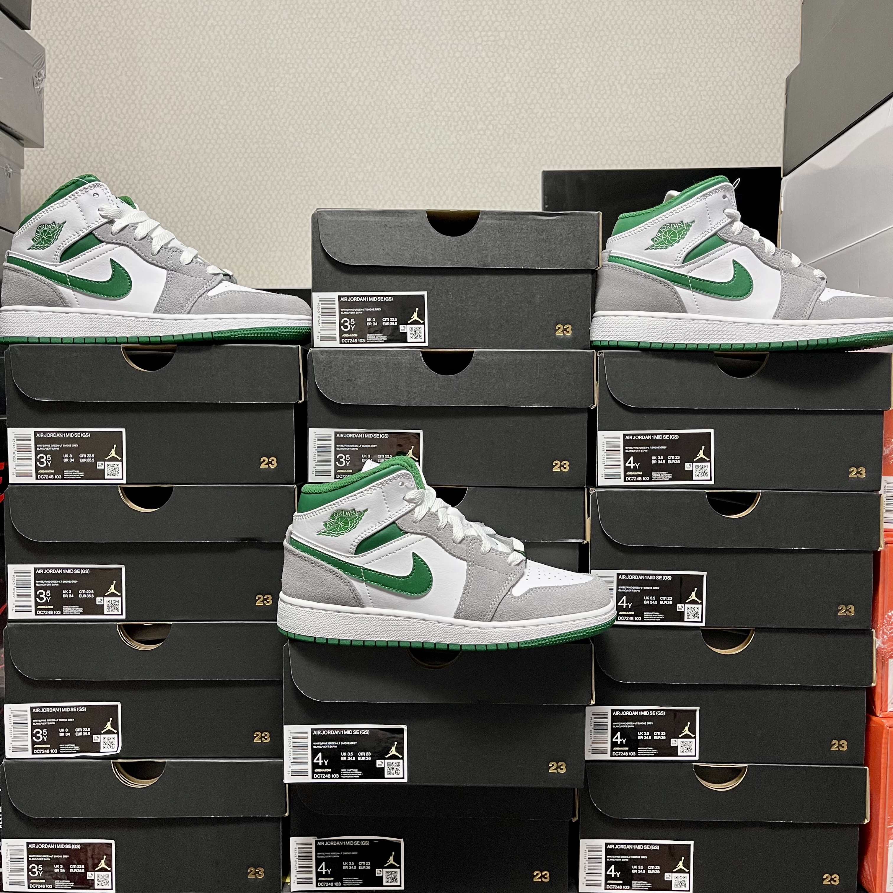 Jordan 1 Mid SE Pine Green Light Smoke Grey, (GS) Jordan 1 Mid SE Pine Green Light Smoke Grey 착용 스타일