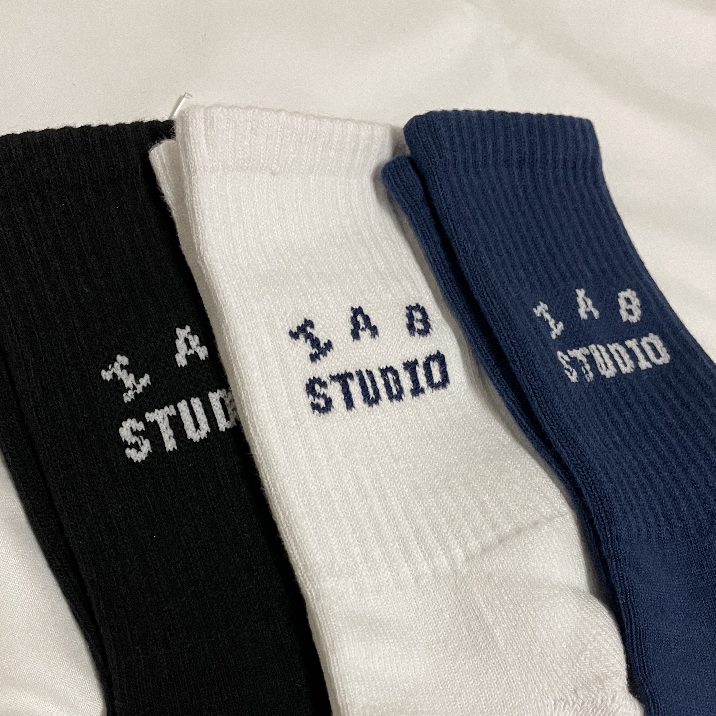 IAB Studio Socks Pack Black Navy White 착용 스타일