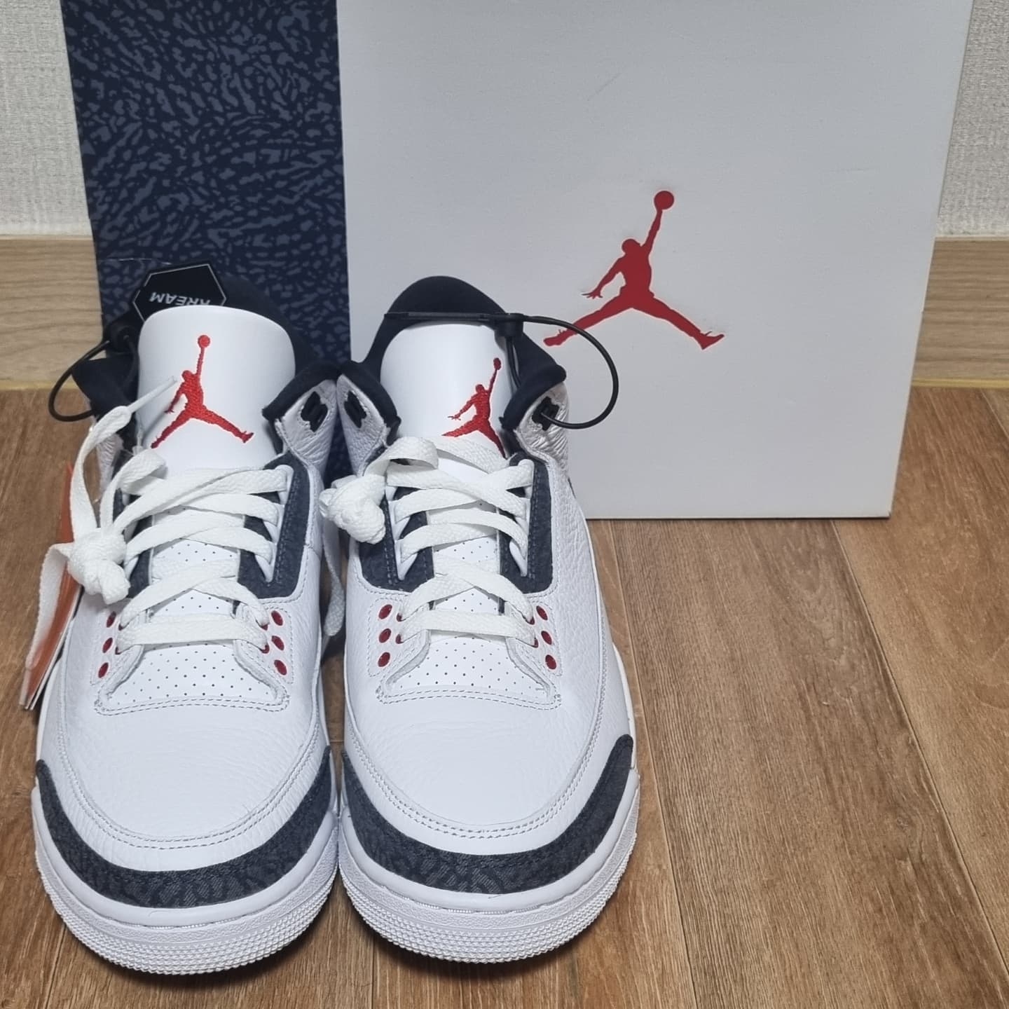 Jordan 3 Retro SE Denim Fire Red 착용 스타일 - 1