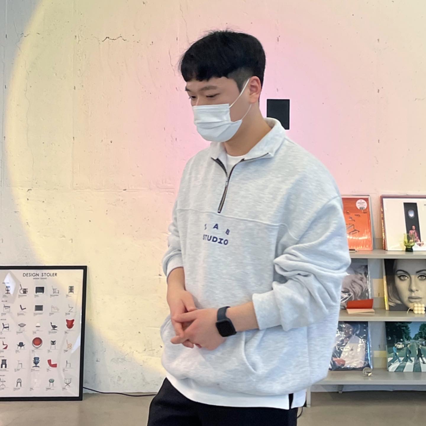 IAB Studio Half Zip Pullover Light Gray 착용 스타일