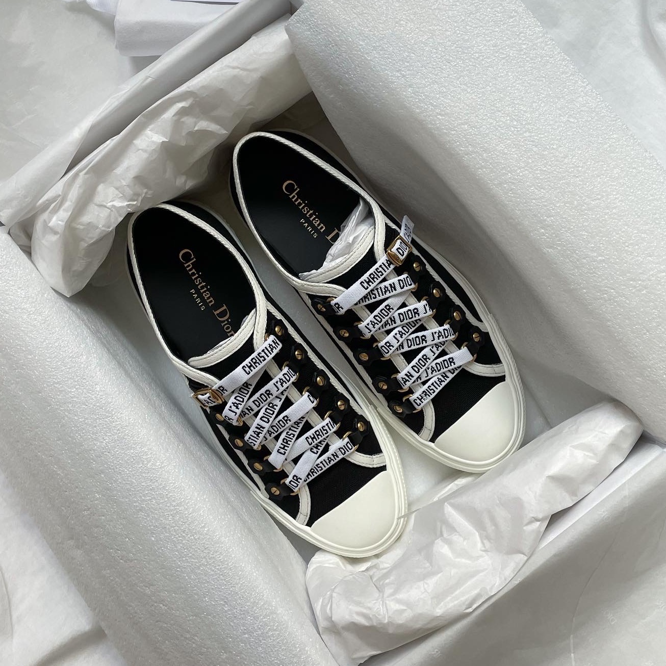 (W) Dior Walk'N'Dior Sneakers Canvas Black 착용 스타일