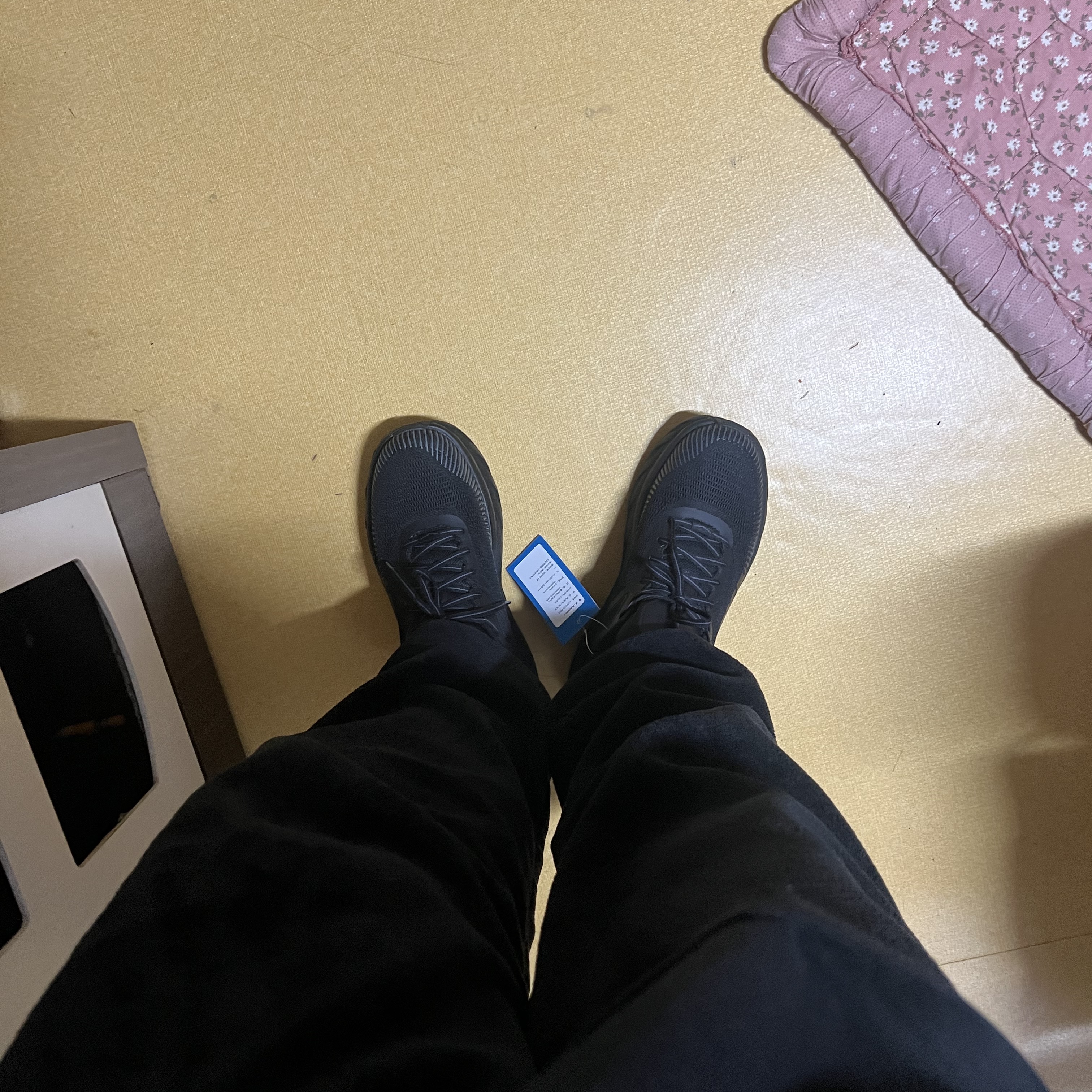 Hoka Bondi 7 Black 착용 스타일 - 3