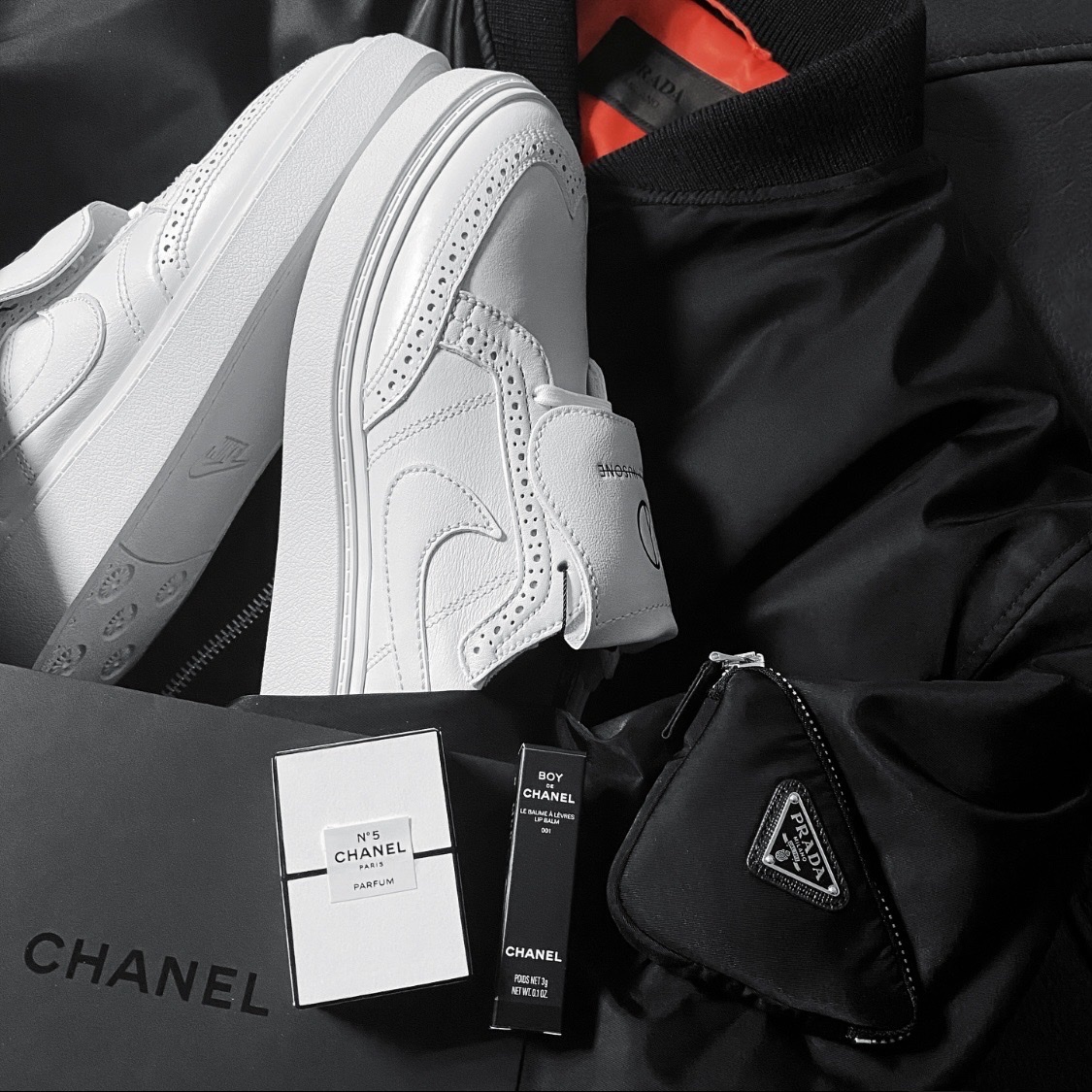 Nike x Peaceminusone Kwondo1 White, Prada Re-Nylon Bomber Jacket Black 착용 스타일