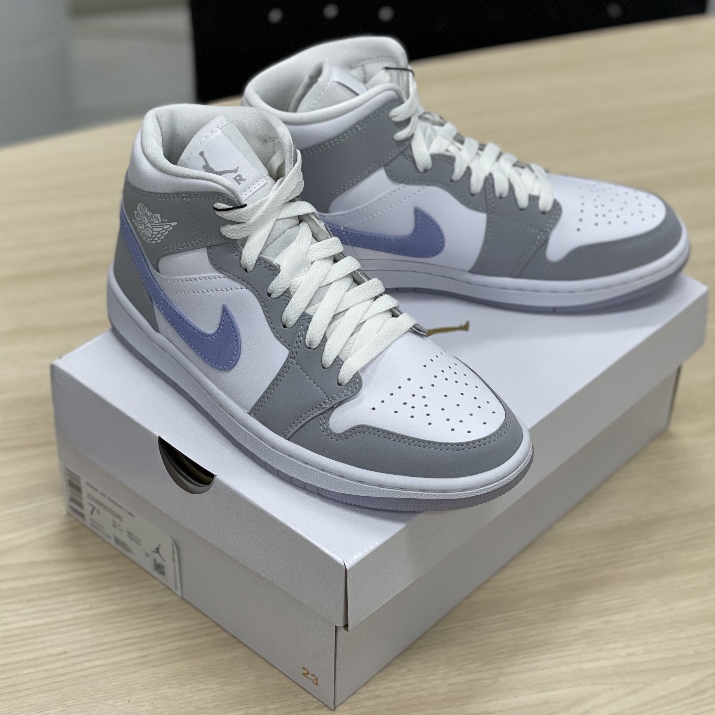 (W) Jordan 1 Mid Wolf Grey 착용 스타일 - 1