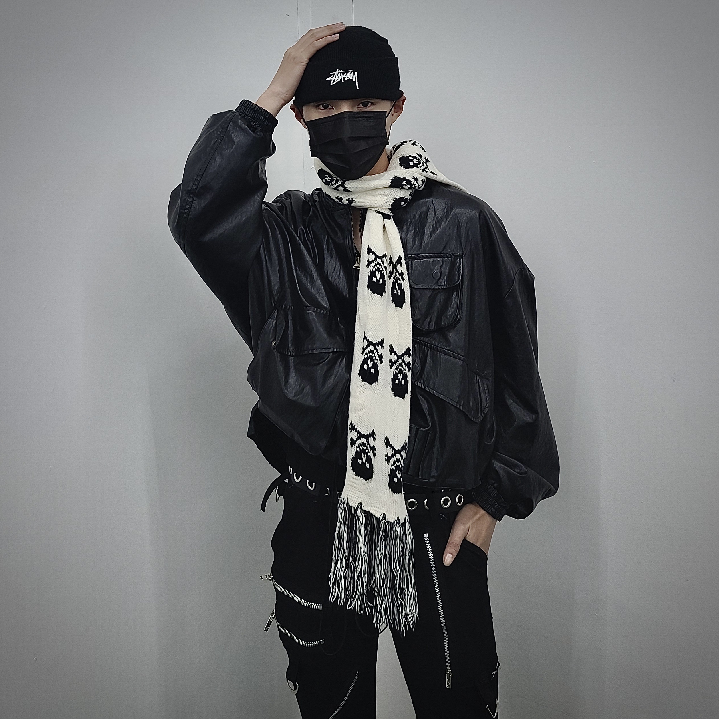 Stussy Stock Cuff Beanie Black 착용 스타일