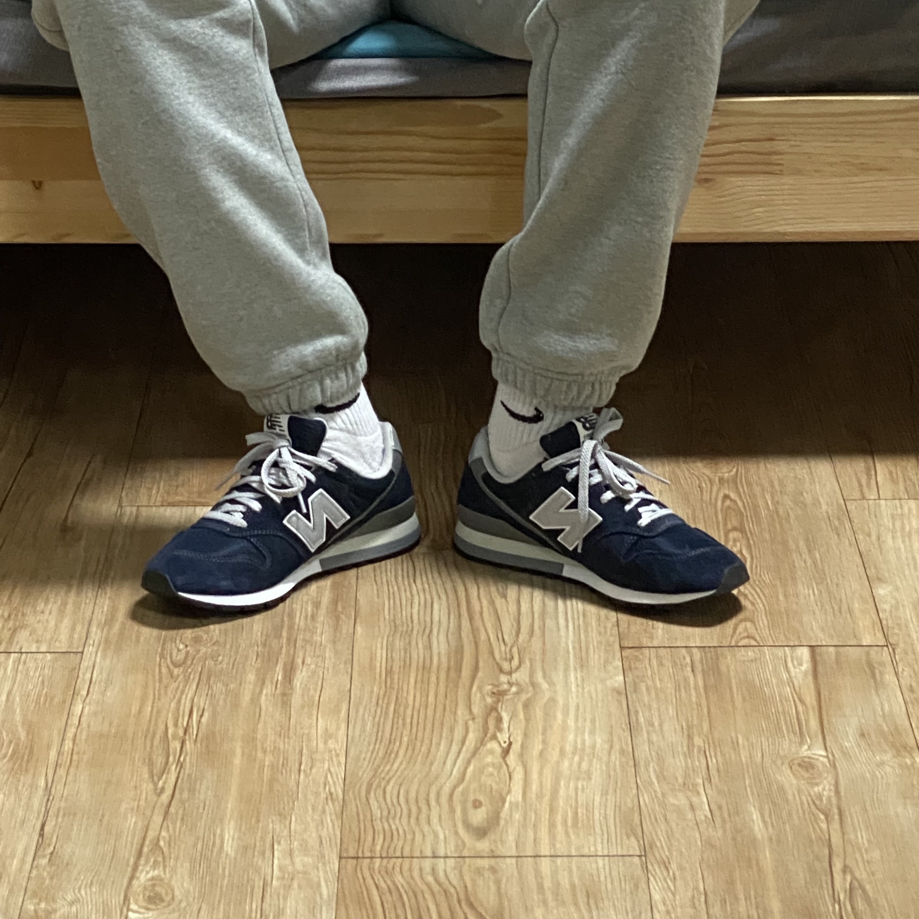 New Balance 996 Navy Silver 착용 스타일