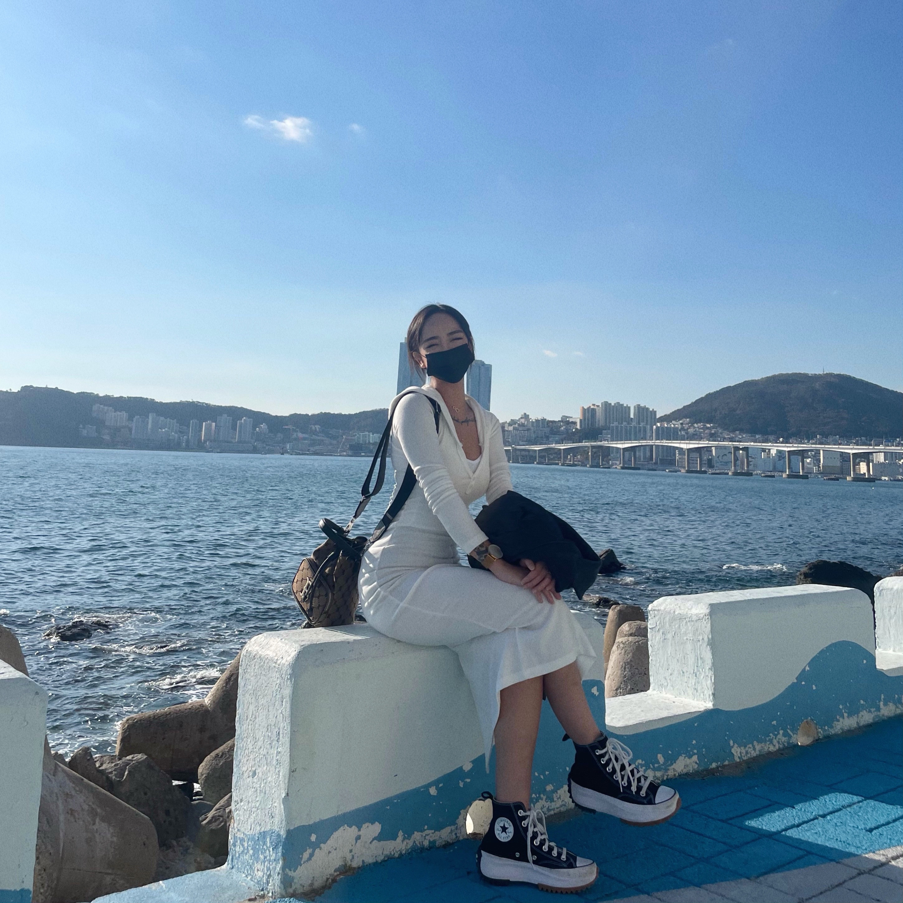 Converse Run Star Hike Hi Black White Gum 착용 스타일
