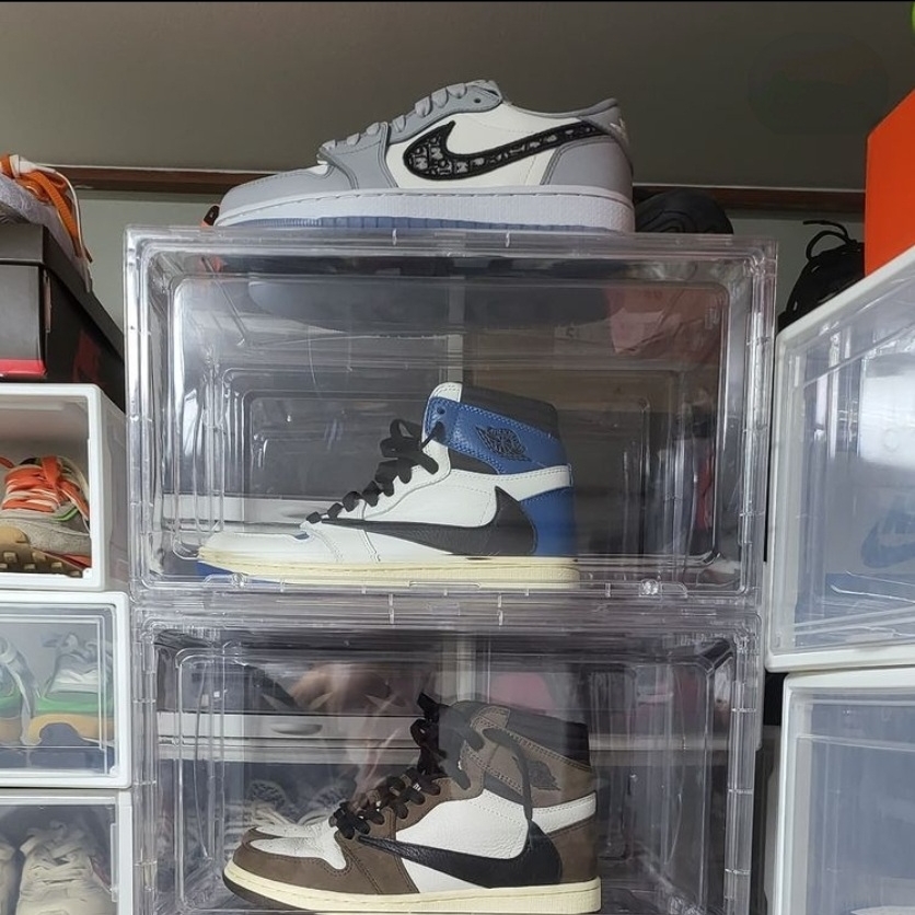 Jordan 1 x Dior Low OG, Jordan 1 x Travis Scott x Fragment Retro High OG SP Military Blue 착용 스타일 - 1