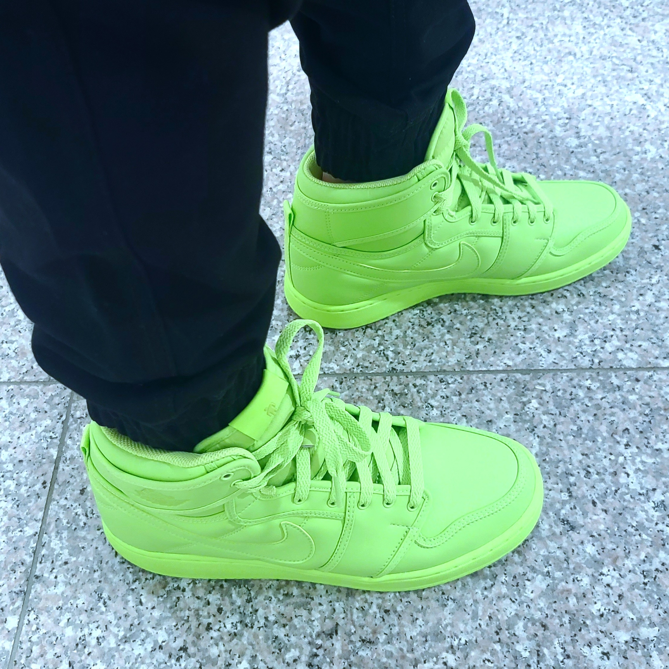 (W) Jordan 1 x Billie Eilish KO SP Lime Green 착용 스타일 - 1
