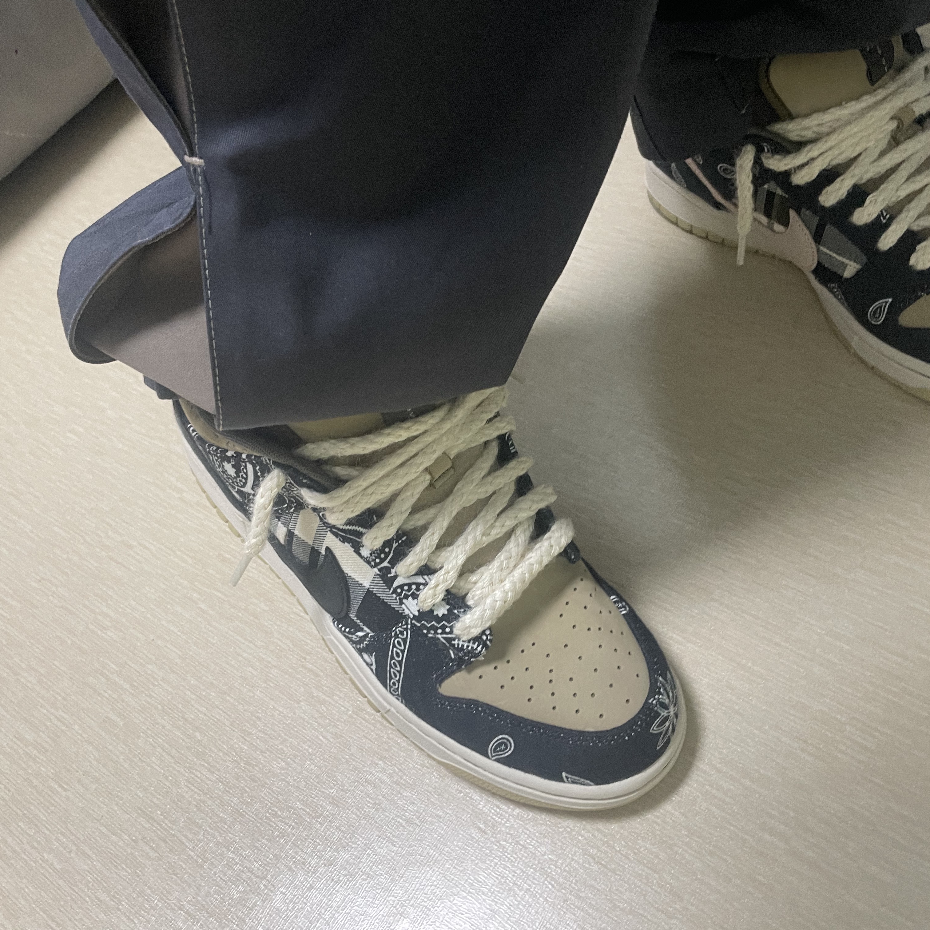 Nike x Travis Scott SB Dunk Low 착용 스타일 - 2