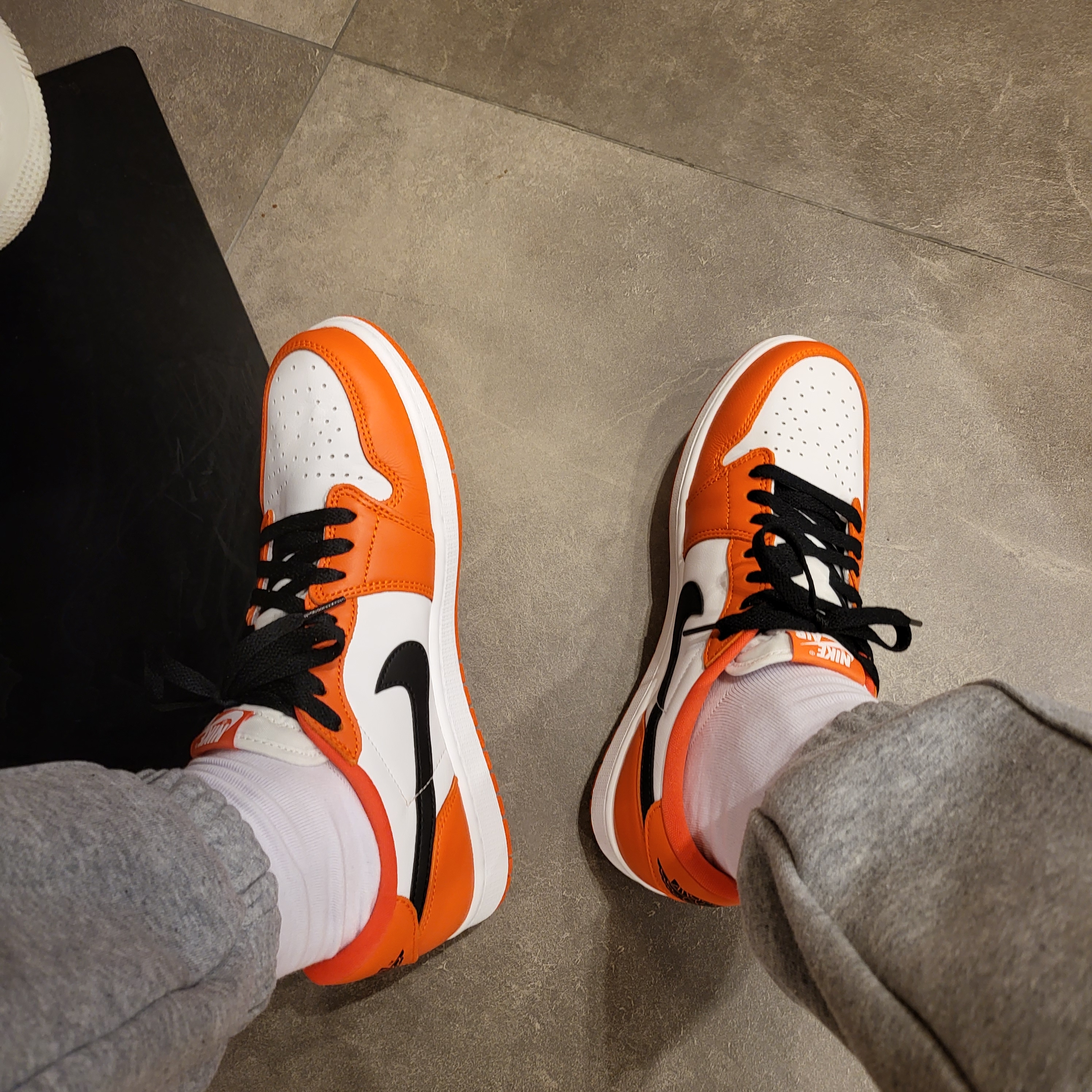 Jordan 1 Low OG Starfish 착용 스타일