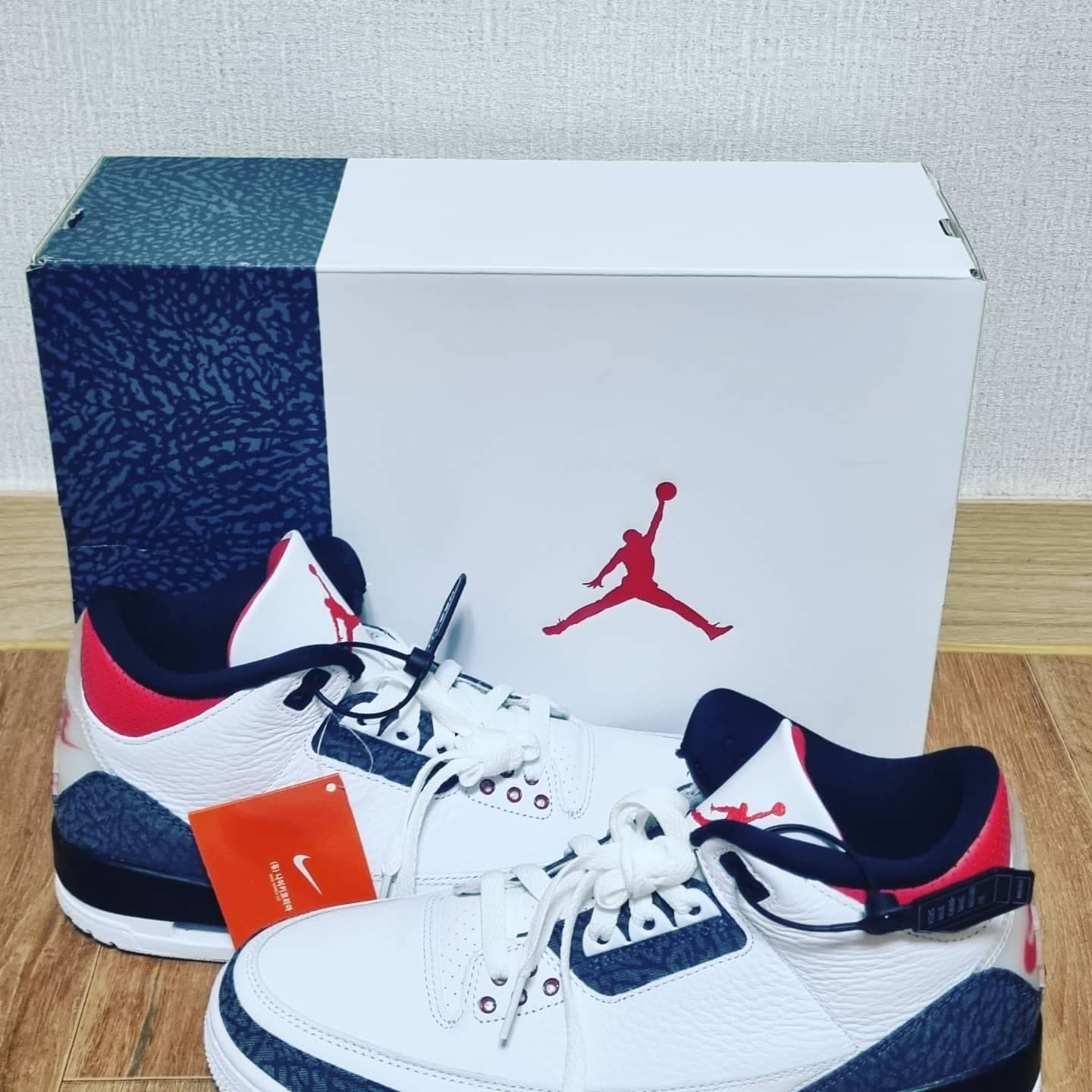 Jordan 3 Retro SE Denim Fire Red 착용 스타일 - 3