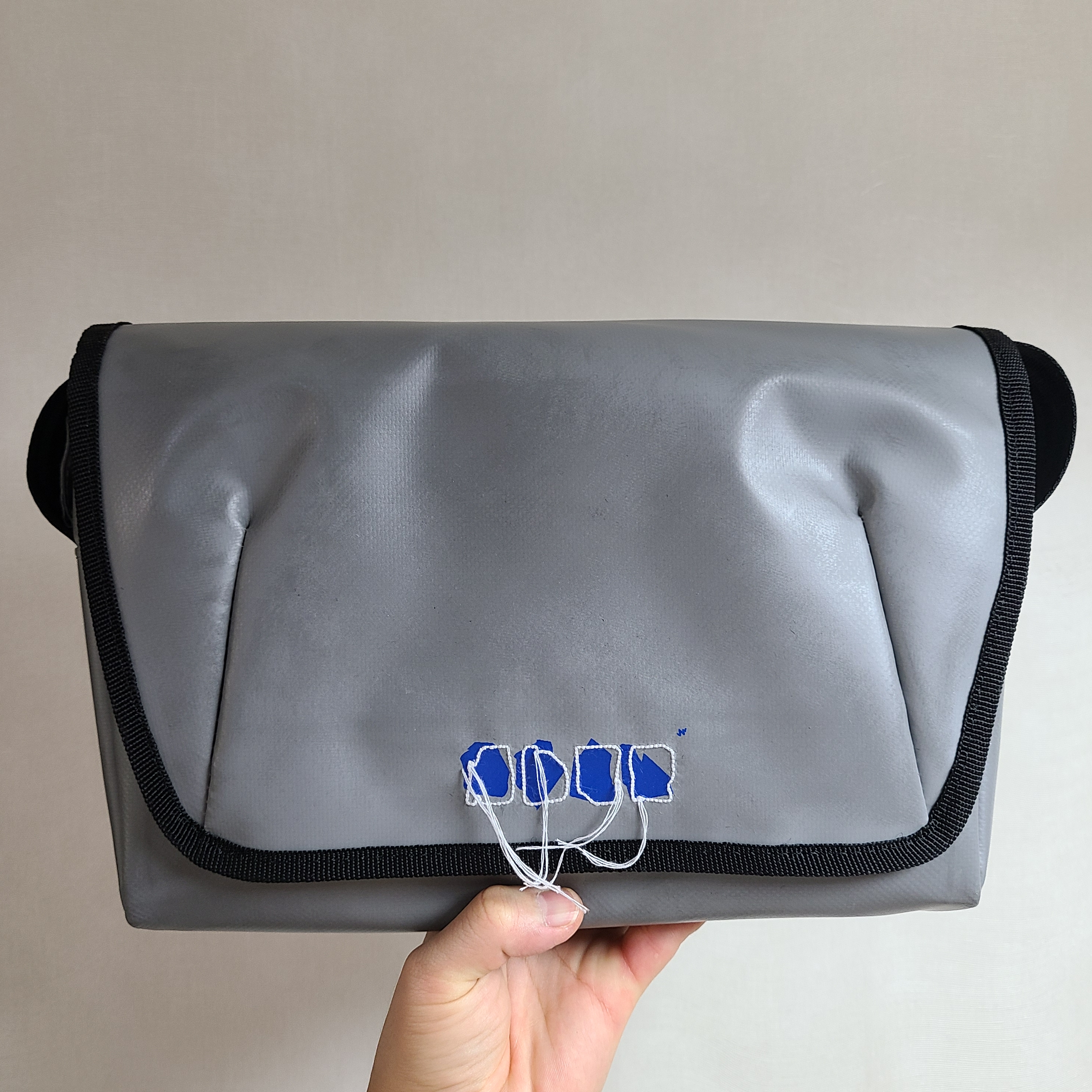 Ader Error Trace Admore Crossbody Bag Grey - 21FW 착용 스타일
