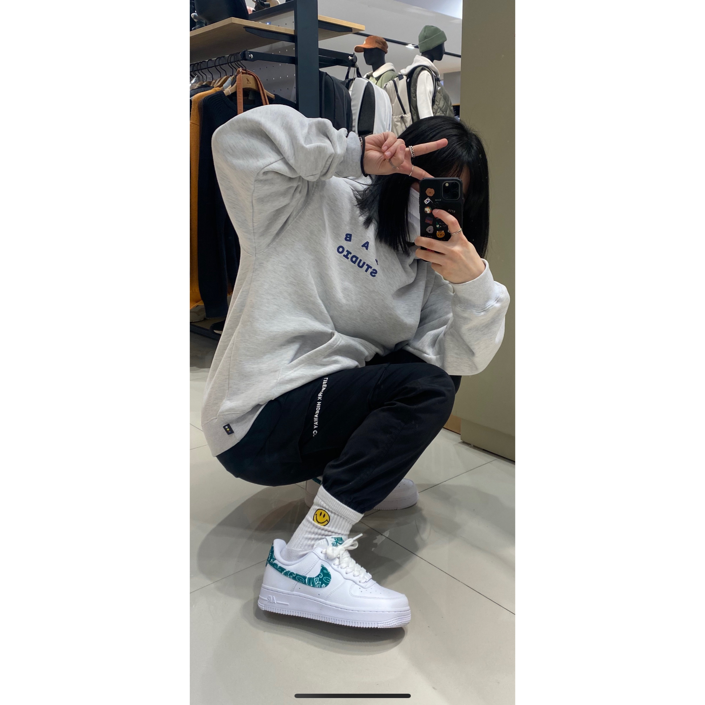IAB Studio Hoodie Light Gray, (W) Nike Air Force 1 '07 Essential Paisley Swoosh White Malachite 착용 스타일