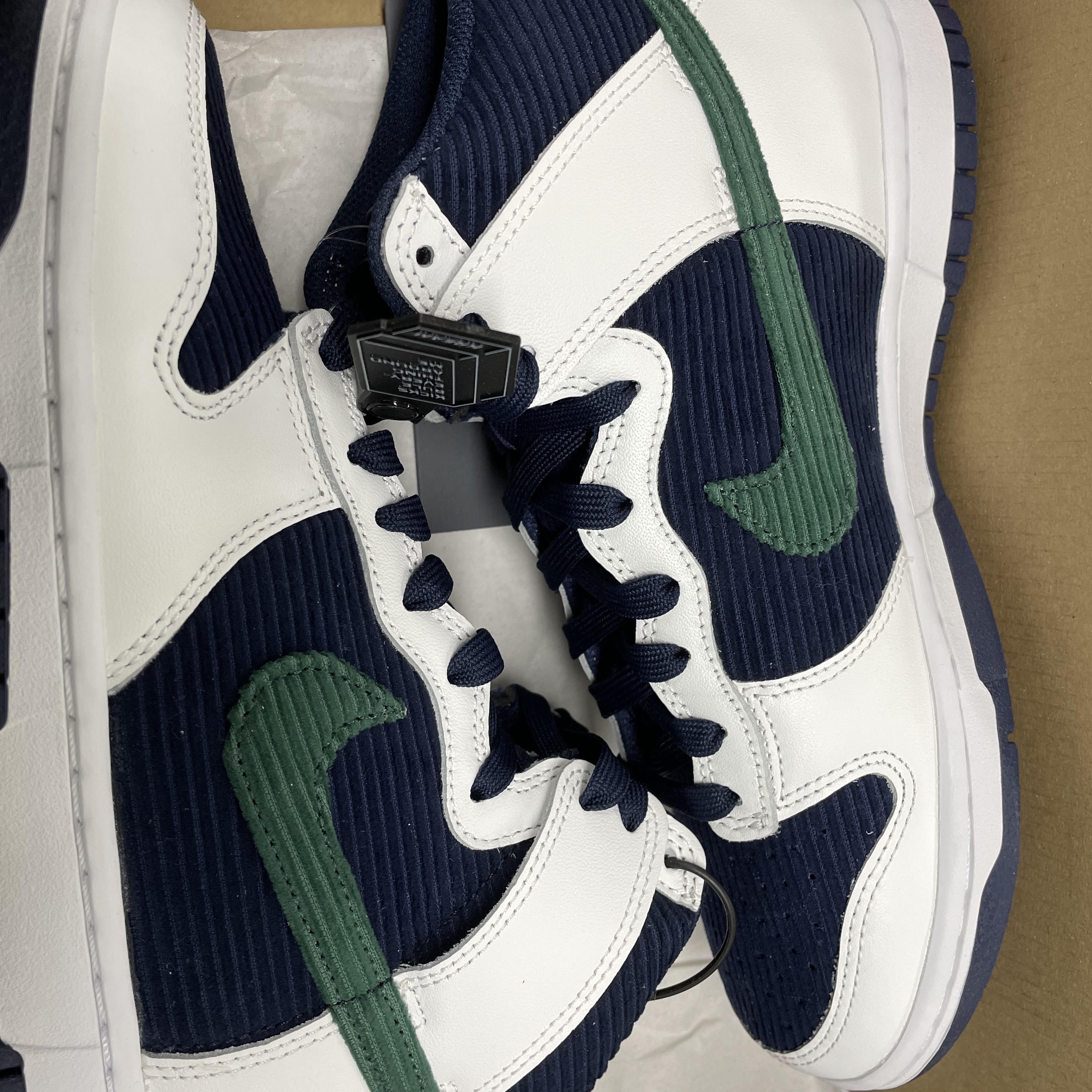 Nike Dunk High PRM EMB College Navy 착용 스타일