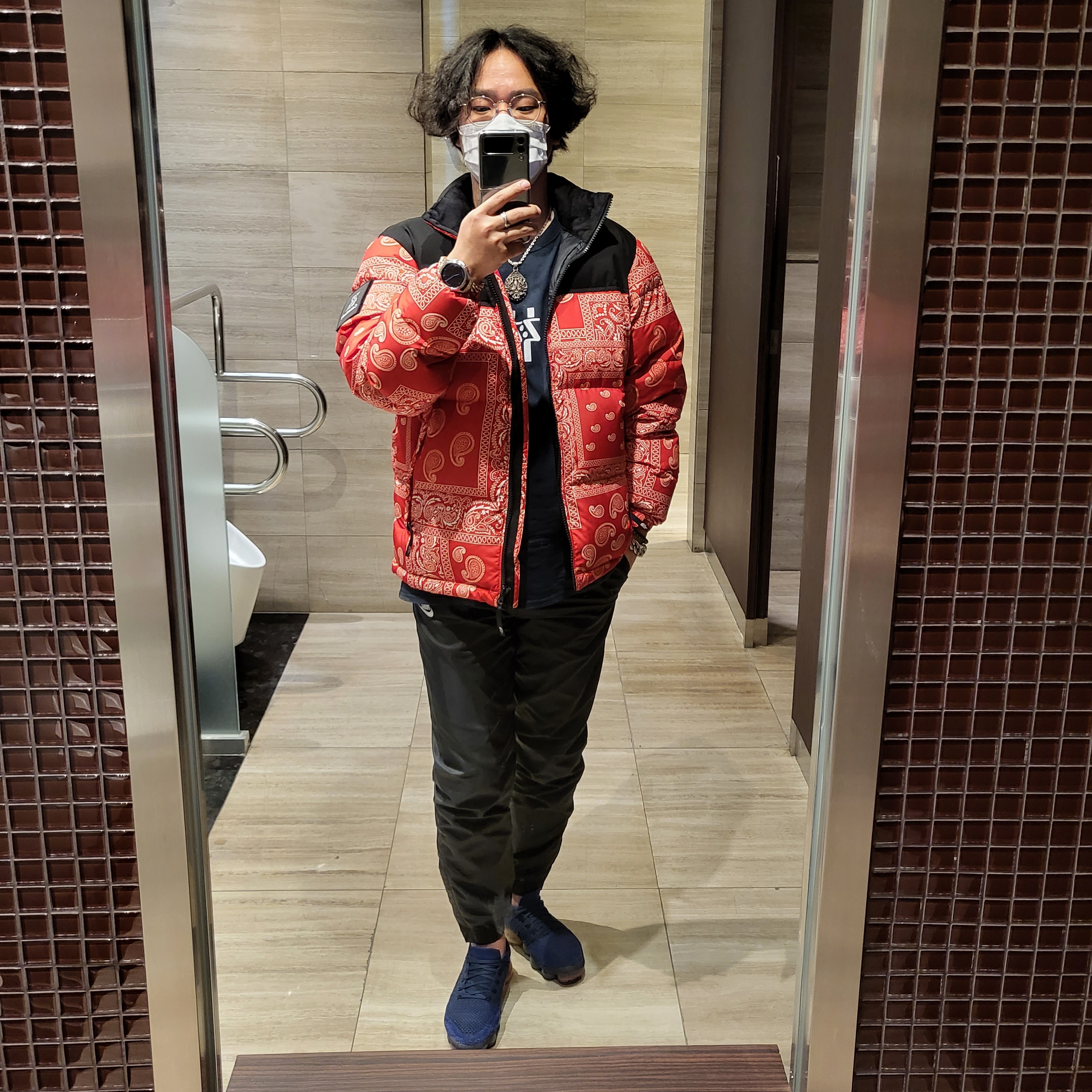 The North Face Nuptse Down Jacket Red, Nike Air VaporMax Be True 2017 착용 스타일