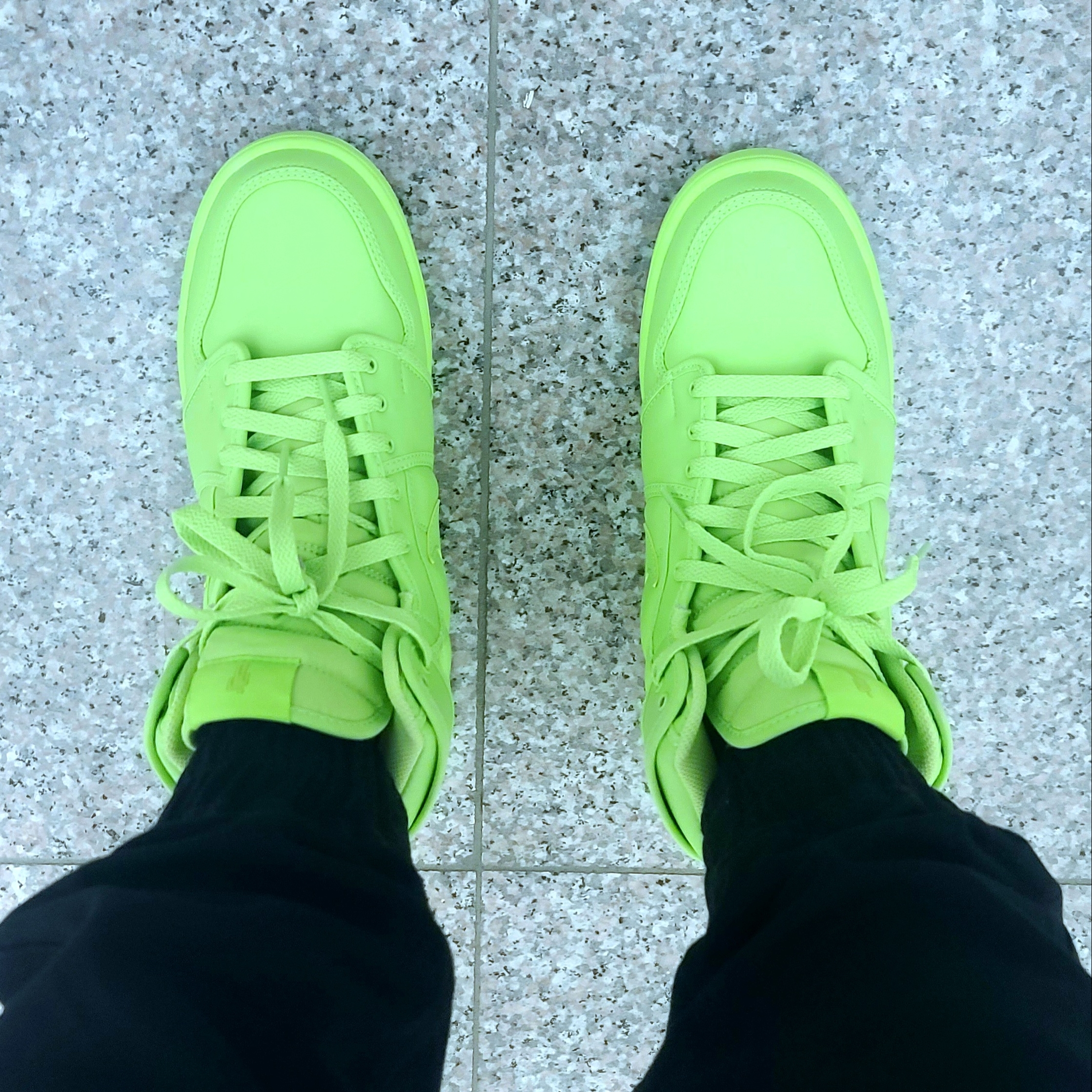 (W) Jordan 1 x Billie Eilish KO SP Lime Green 착용 스타일 - 2