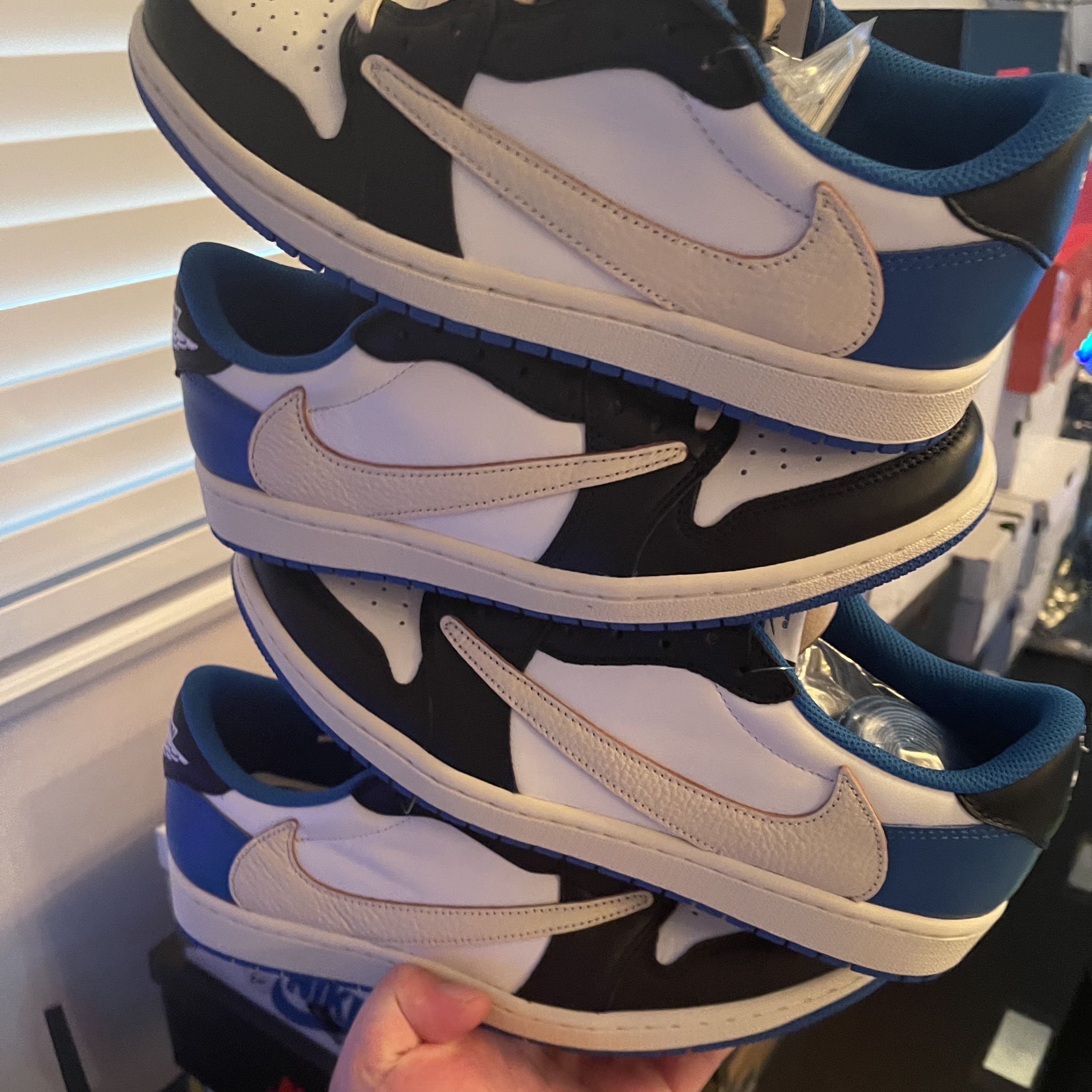 Jordan 1 x Travis Scott x Fragment Retro Low OG SP Military Blue 착용 스타일