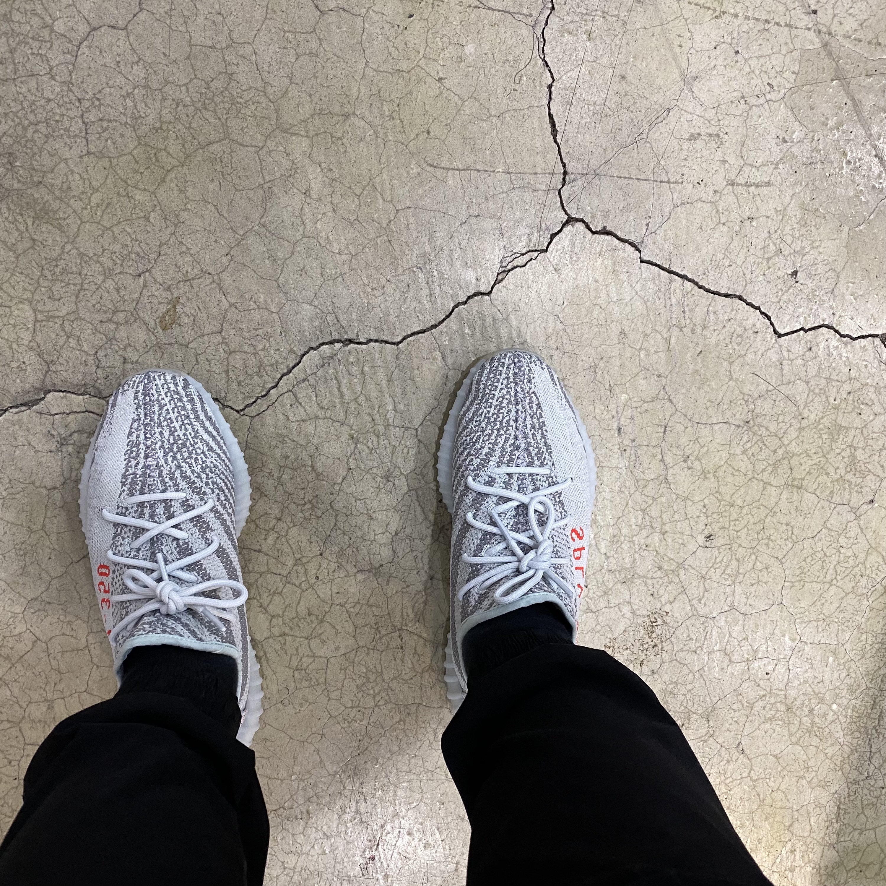 Adidas Yeezy Boost 350 V2 Blue Tint 2017 착용 스타일