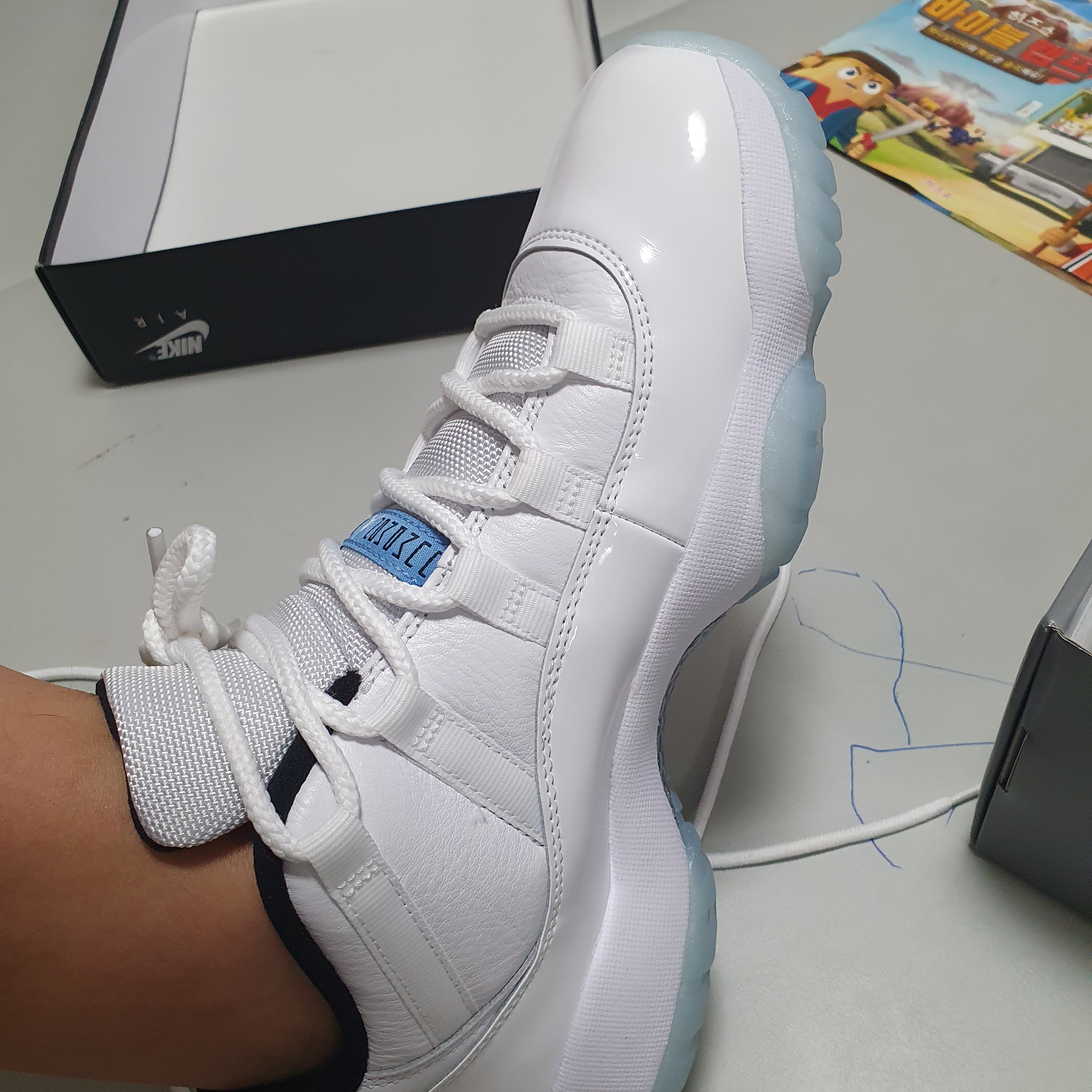 Jordan 11 Retro Low Legend Blue 착용 스타일