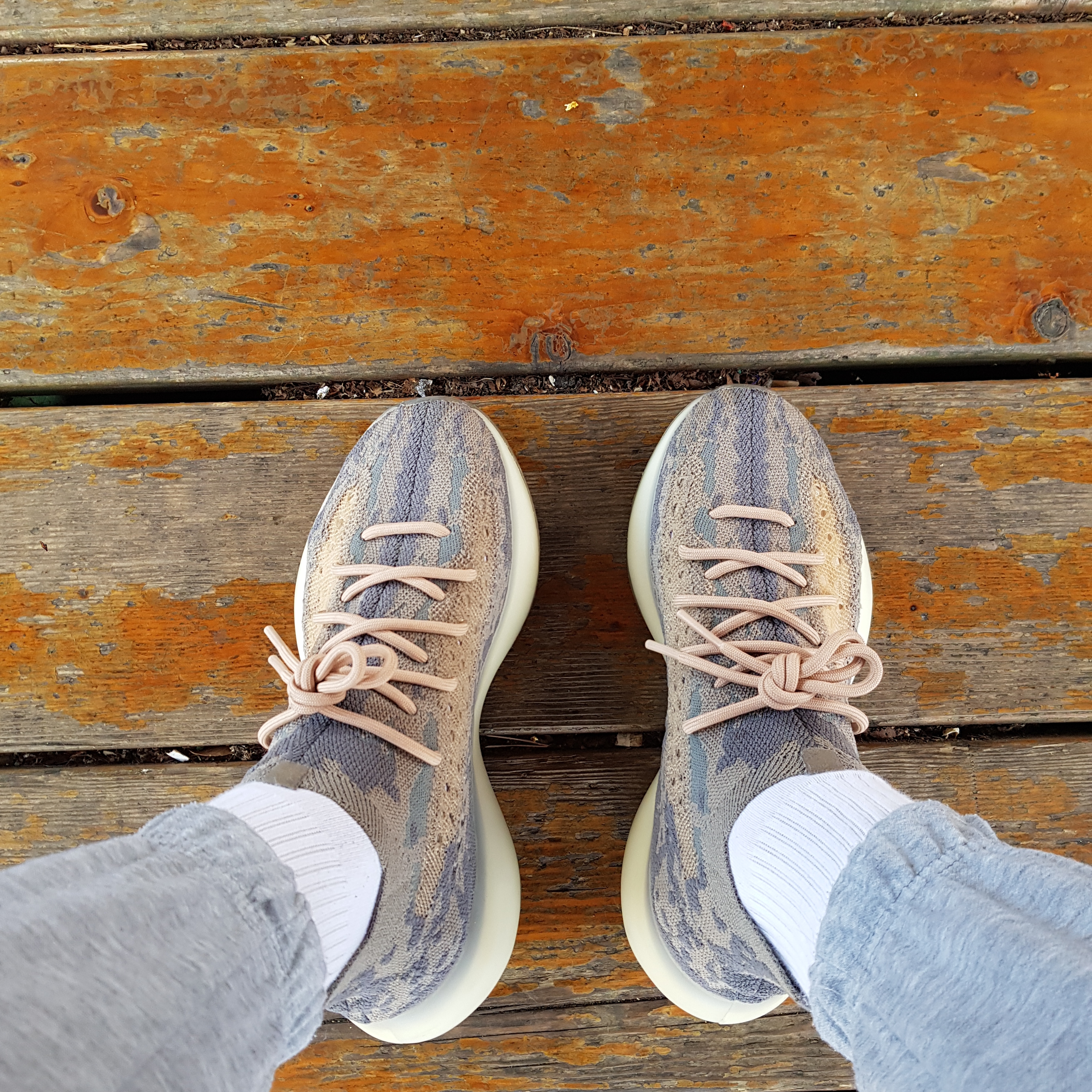 Adidas Yeezy Boost 380 Mist - Non-Reflective 착용 스타일