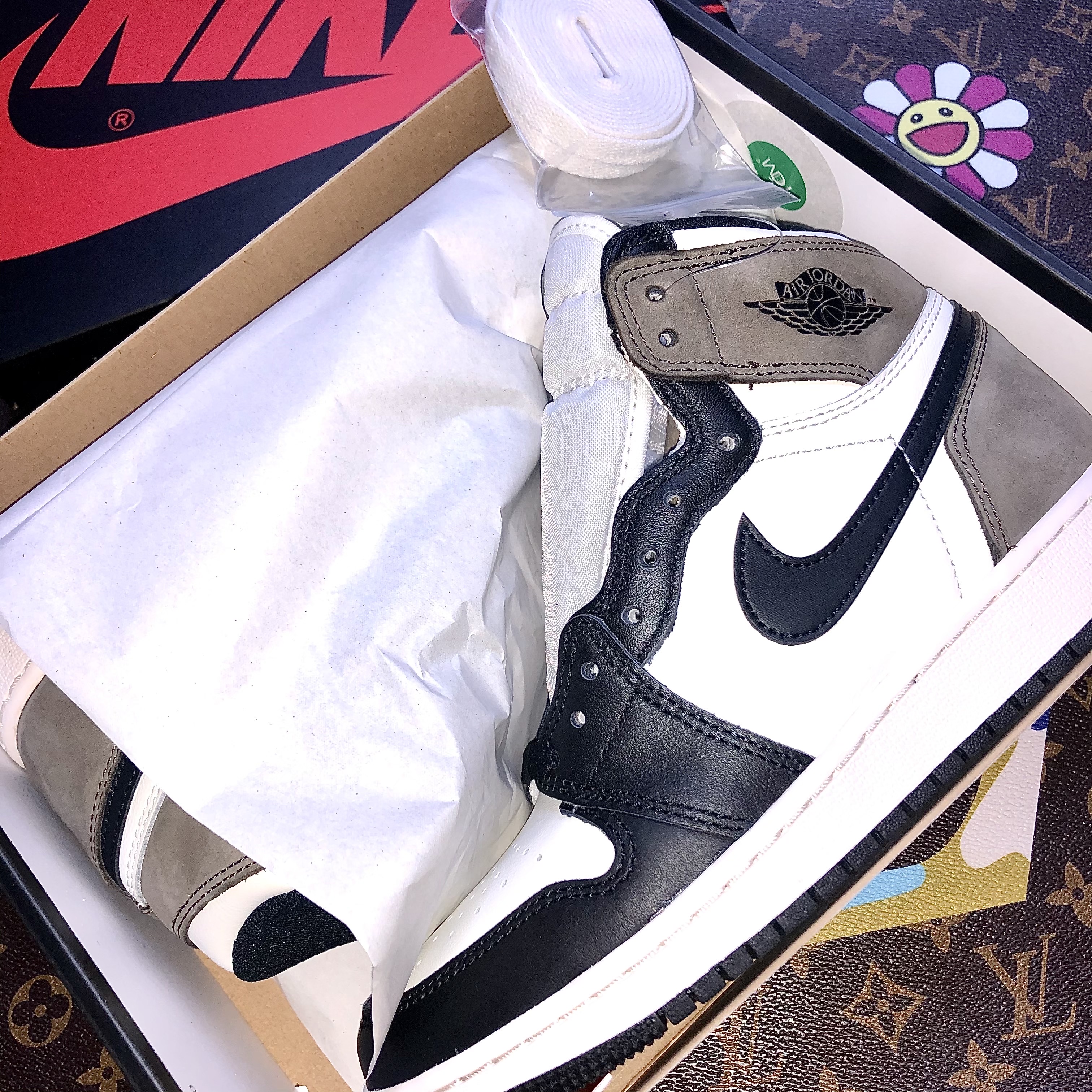 Jordan 1 Retro High OG Black Mocha 착용 스타일