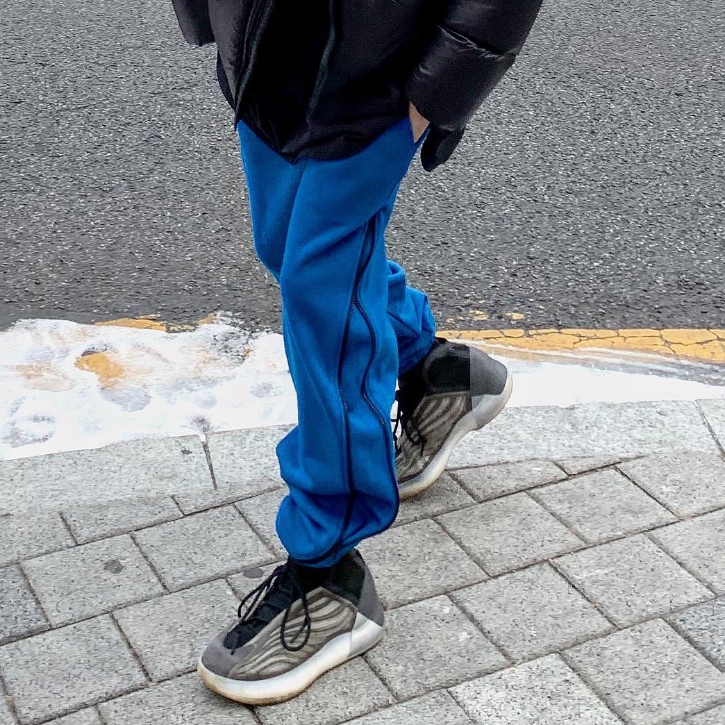 Adidas Yeezy QNTM Barium 착용 스타일 - 2