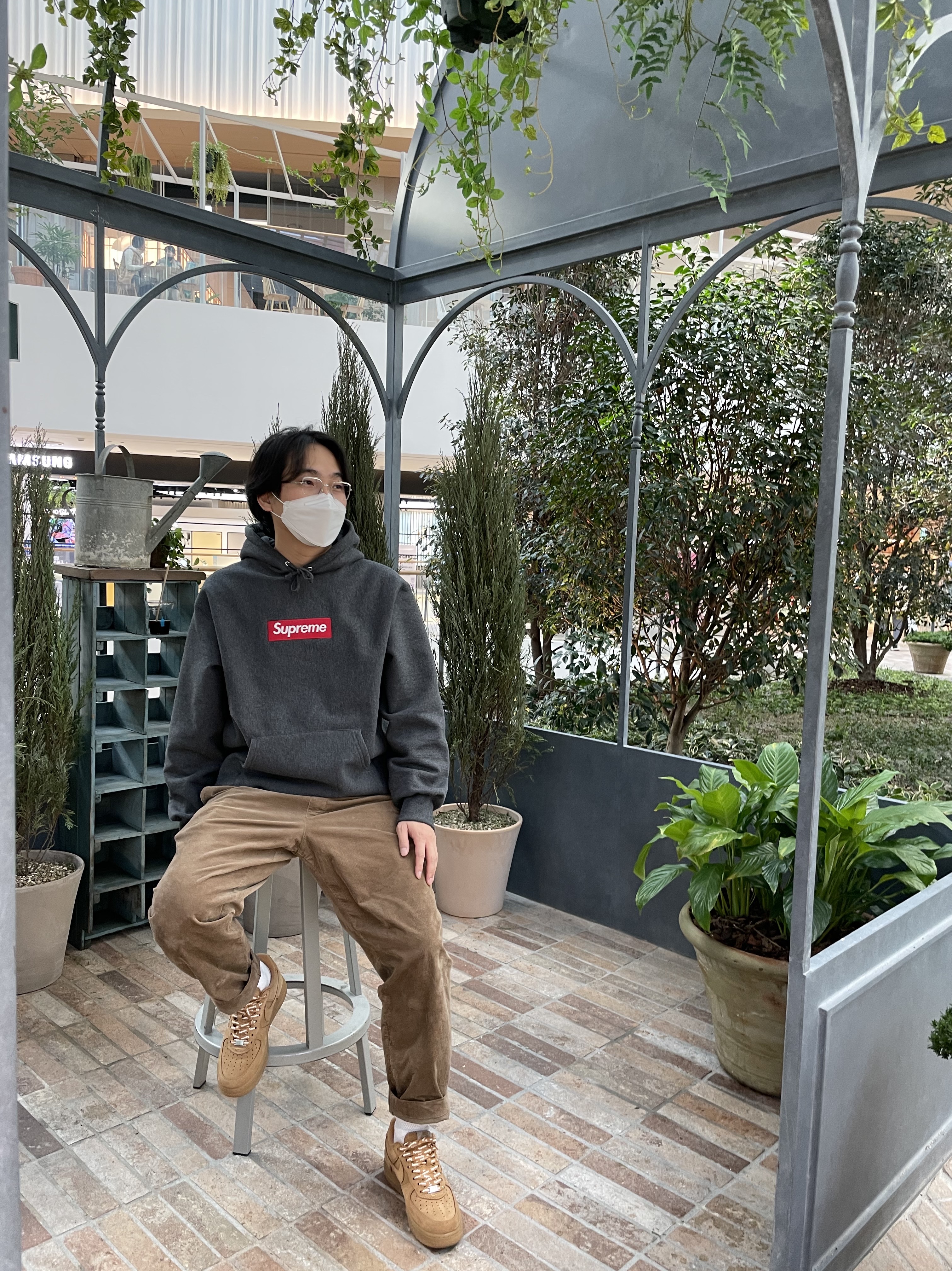 Supreme Box Logo Hooded Sweatshirt Charcoal - 21FW, Nike x Supreme Air Force 1 Low Flax 착용 스타일