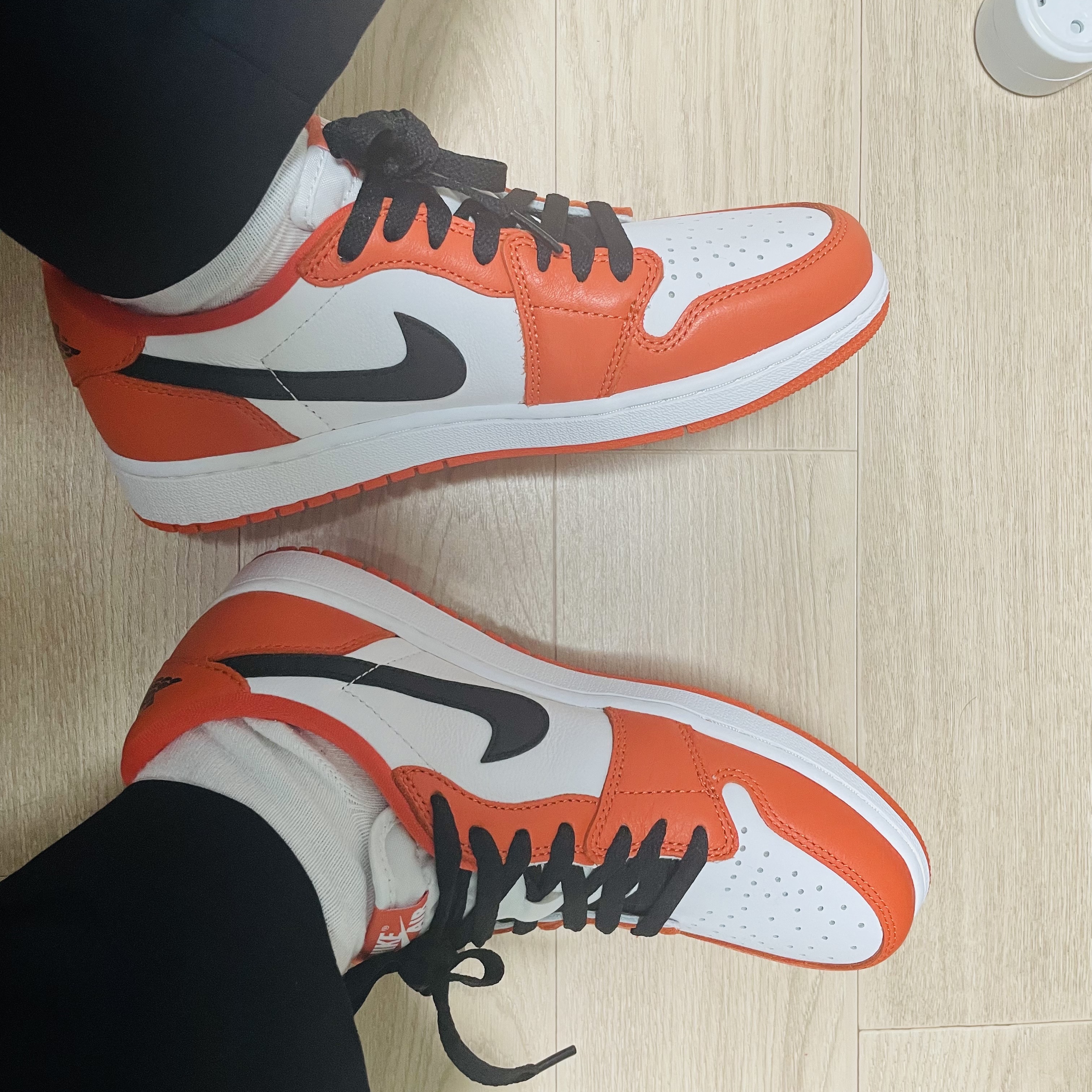 Jordan 1 Low OG Starfish 착용 스타일 - 1
