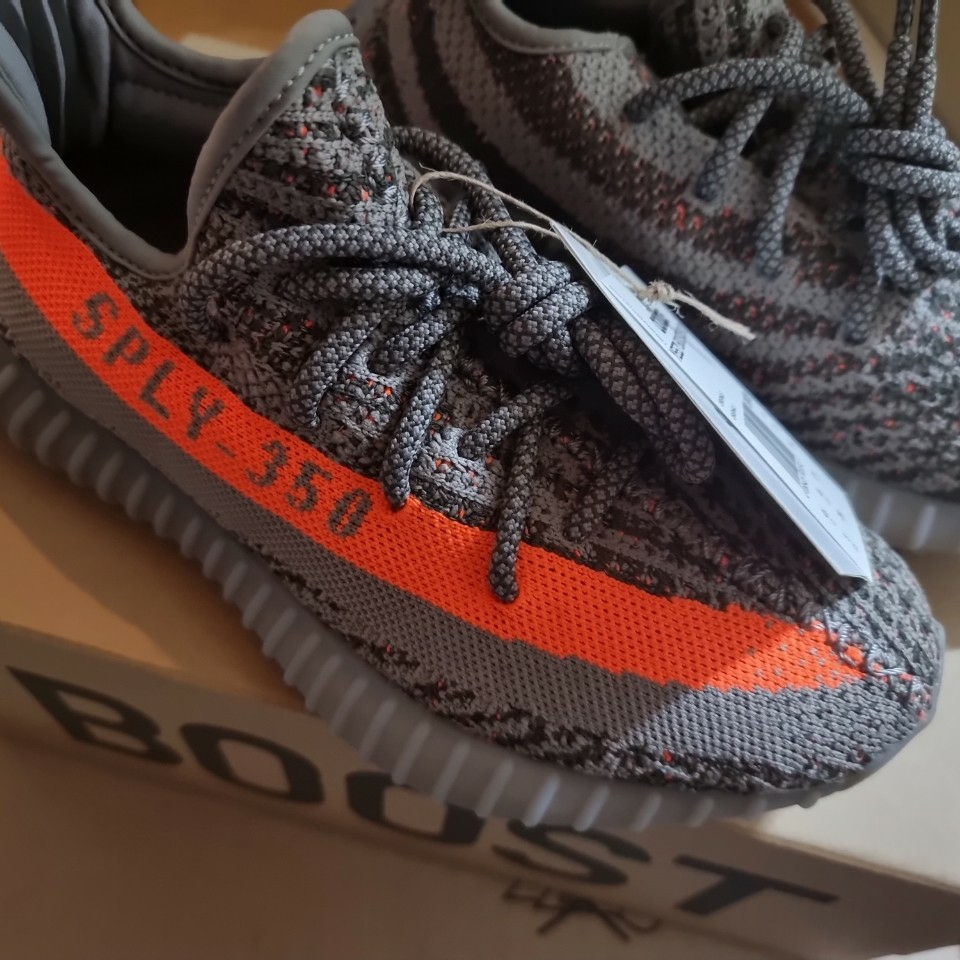 Adidas Yeezy Boost 350 V2 Beluga - Reflective 착용 스타일
