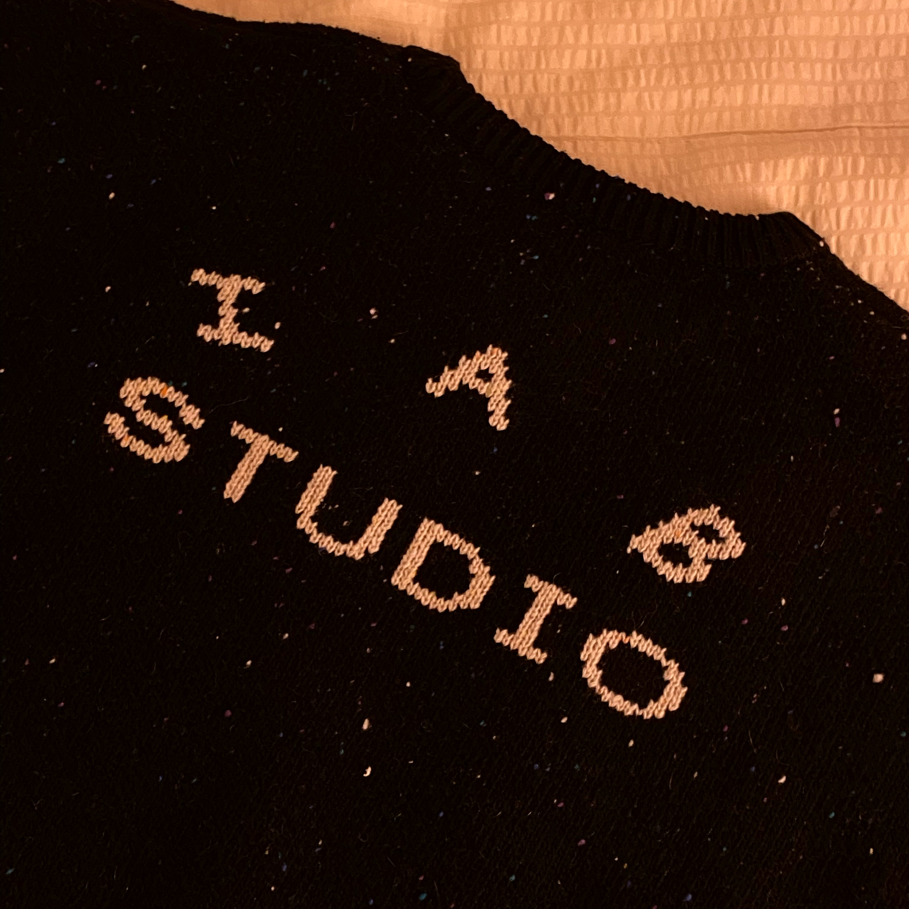 IAB Studio Knit Black 착용 스타일