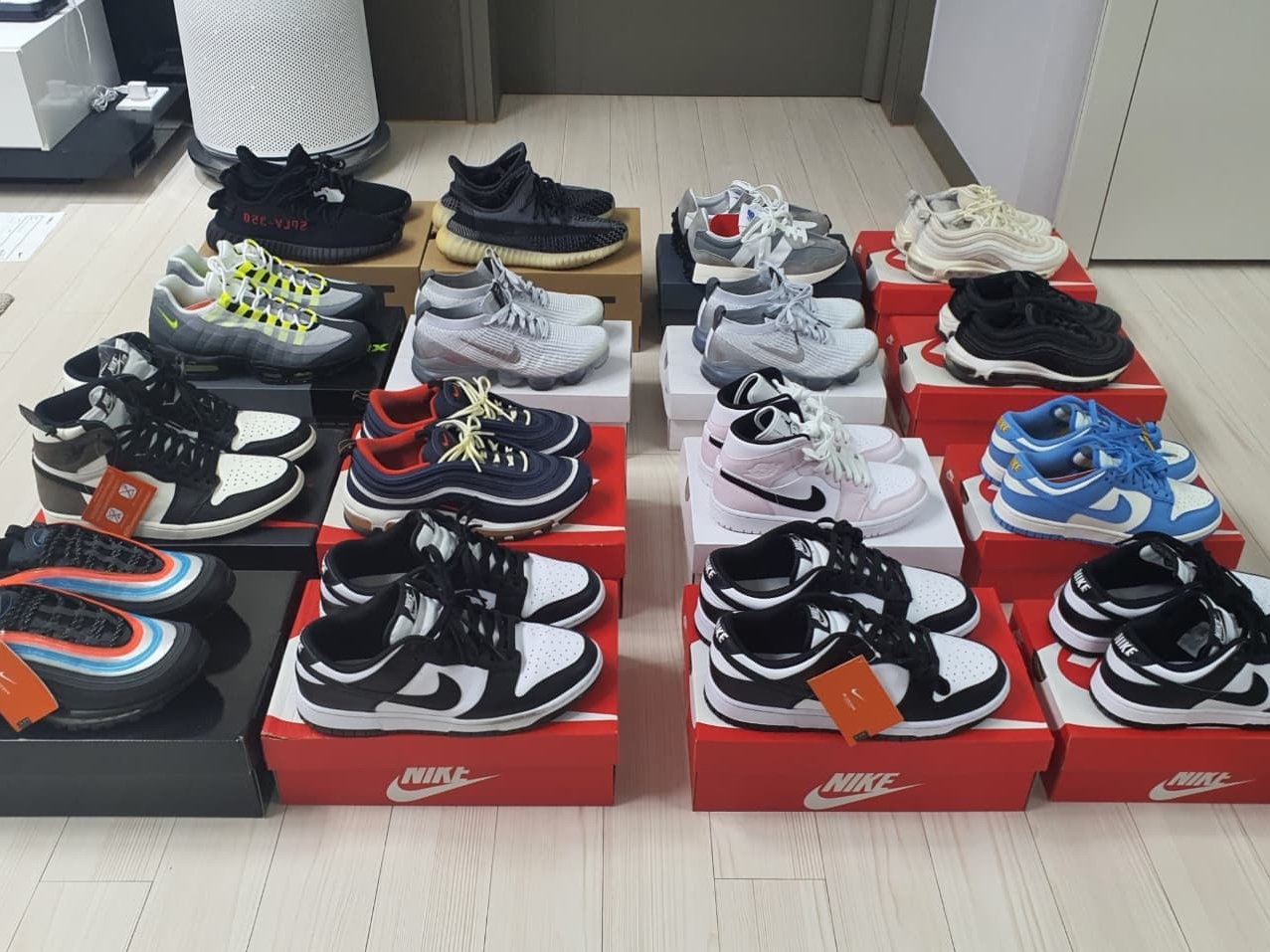 Adidas Yeezy Boost 350 V2 Black Red 2020, Adidas Yeezy Boost 350 V2 Carbon 착용 스타일