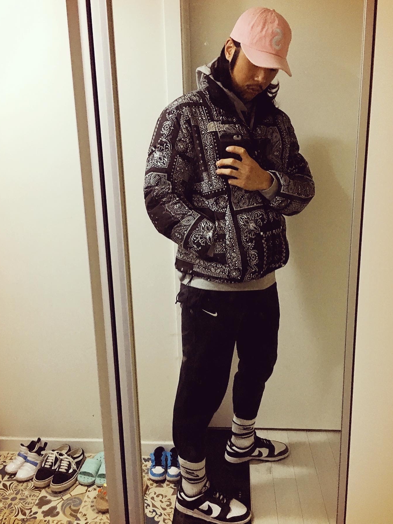 Nike Dunk Low Retro Black, The North Face Lofty Down Jacket Black 착용 스타일 - 1