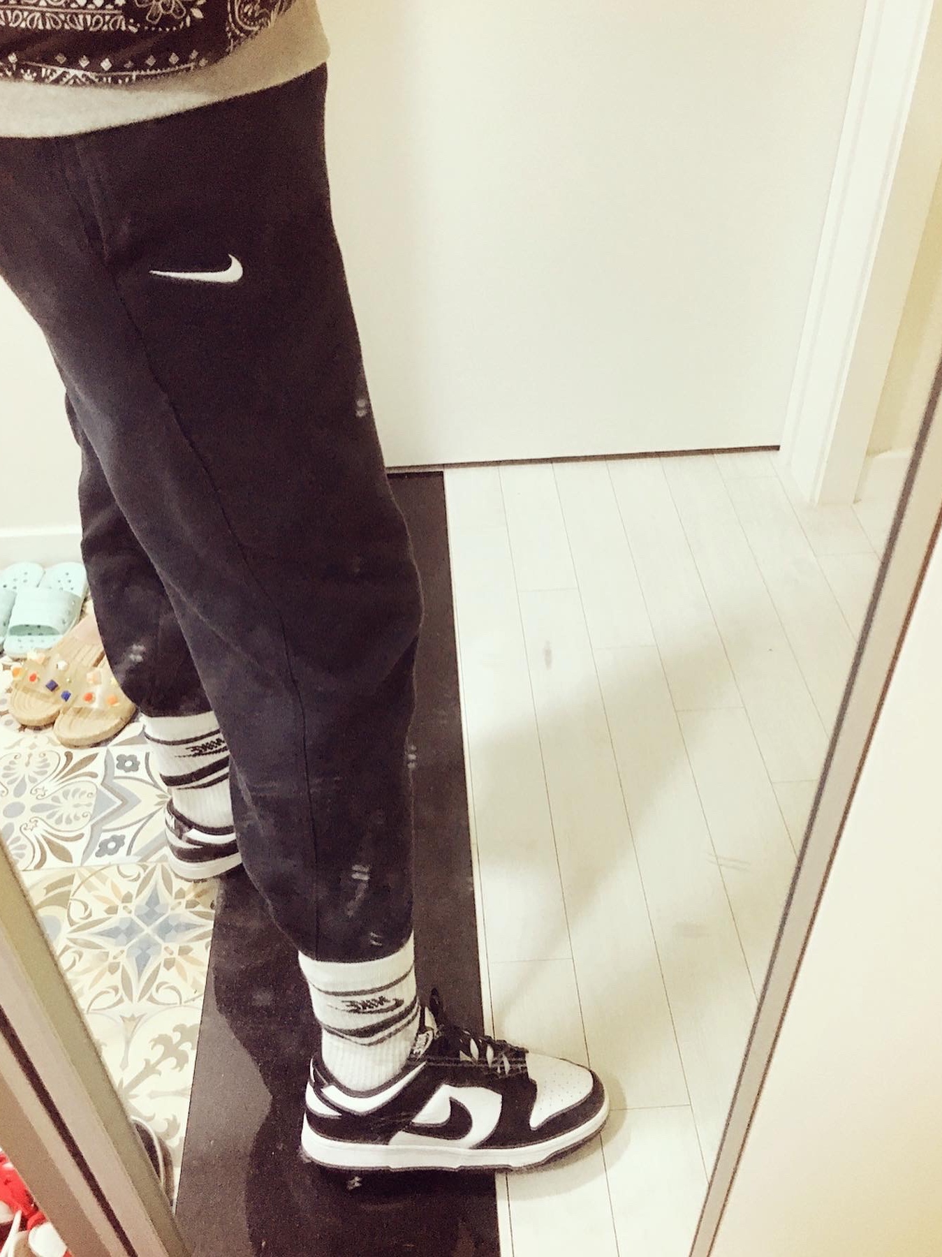 Nike Dunk Low Retro Black, The North Face Lofty Down Jacket Black 착용 스타일 - 3