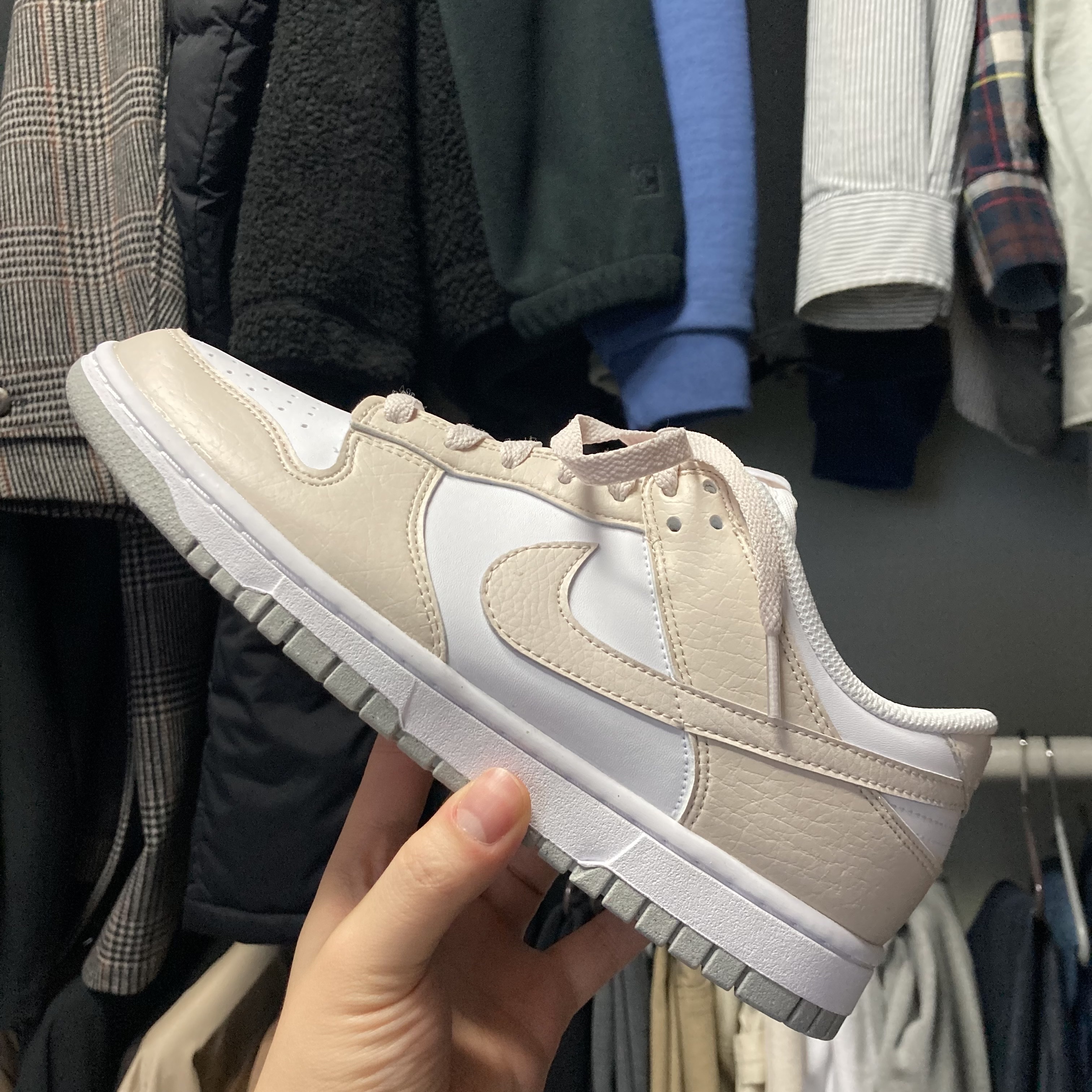 (W) Nike Dunk Low Next Nature Light Orewood Brown 착용 스타일 - 3